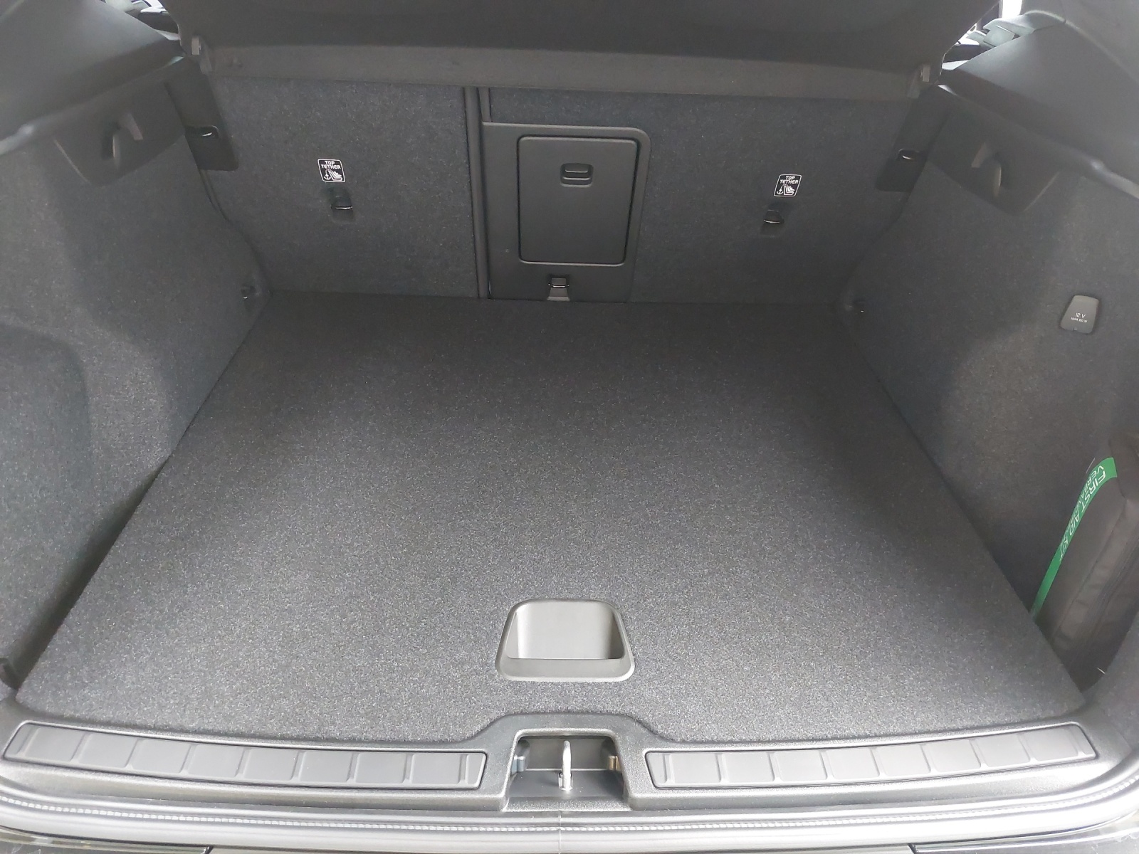 VOLVO XC40 1.5 T4 PiH Plus Dark-image-8