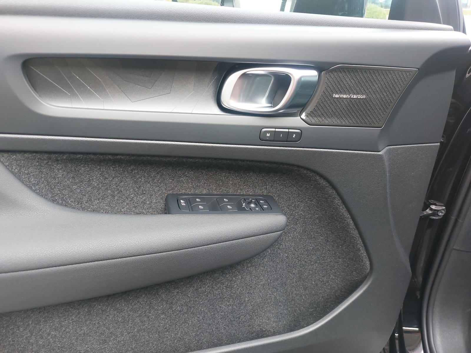 VOLVO XC40 1.5 T4 PiH Plus Dark-image-14