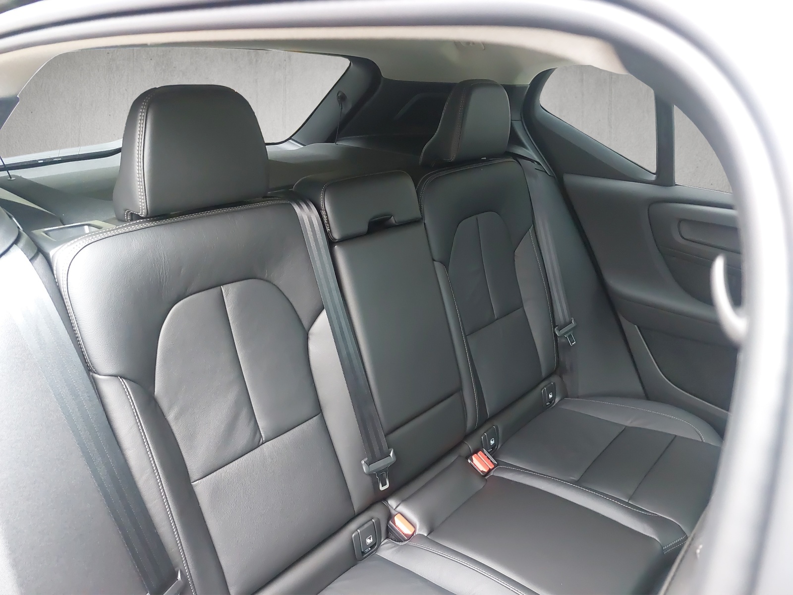 VOLVO XC40 1.5 T4 PiH Plus Dark-image-5