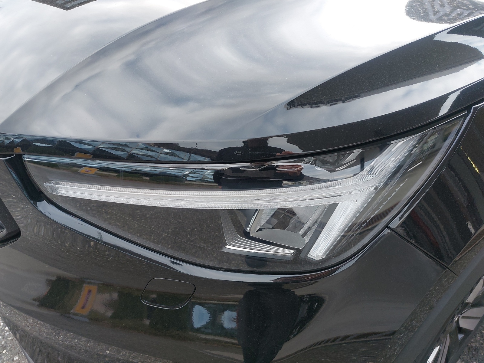 VOLVO XC40 1.5 T4 PiH Plus Dark-image-9