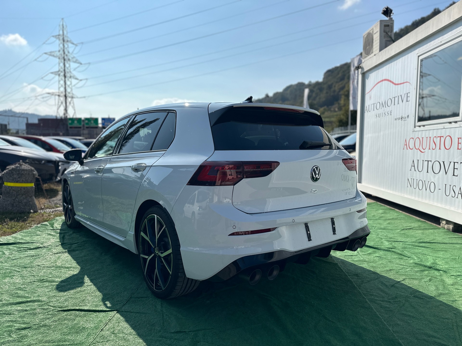 VW Golf 2.0 TSI R DSG 4Motion-image-2