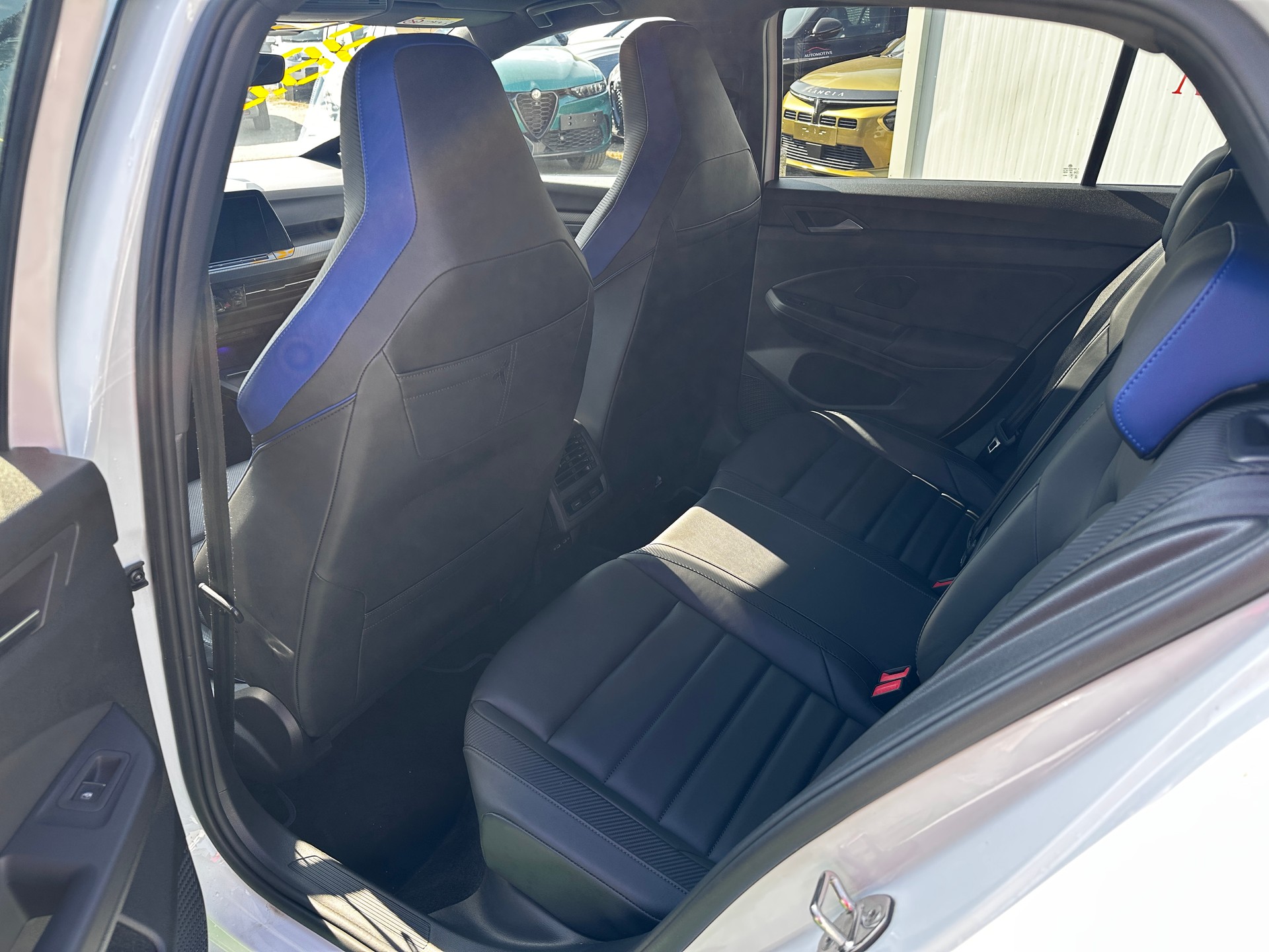 VW Golf 2.0 TSI R DSG 4Motion-image-12