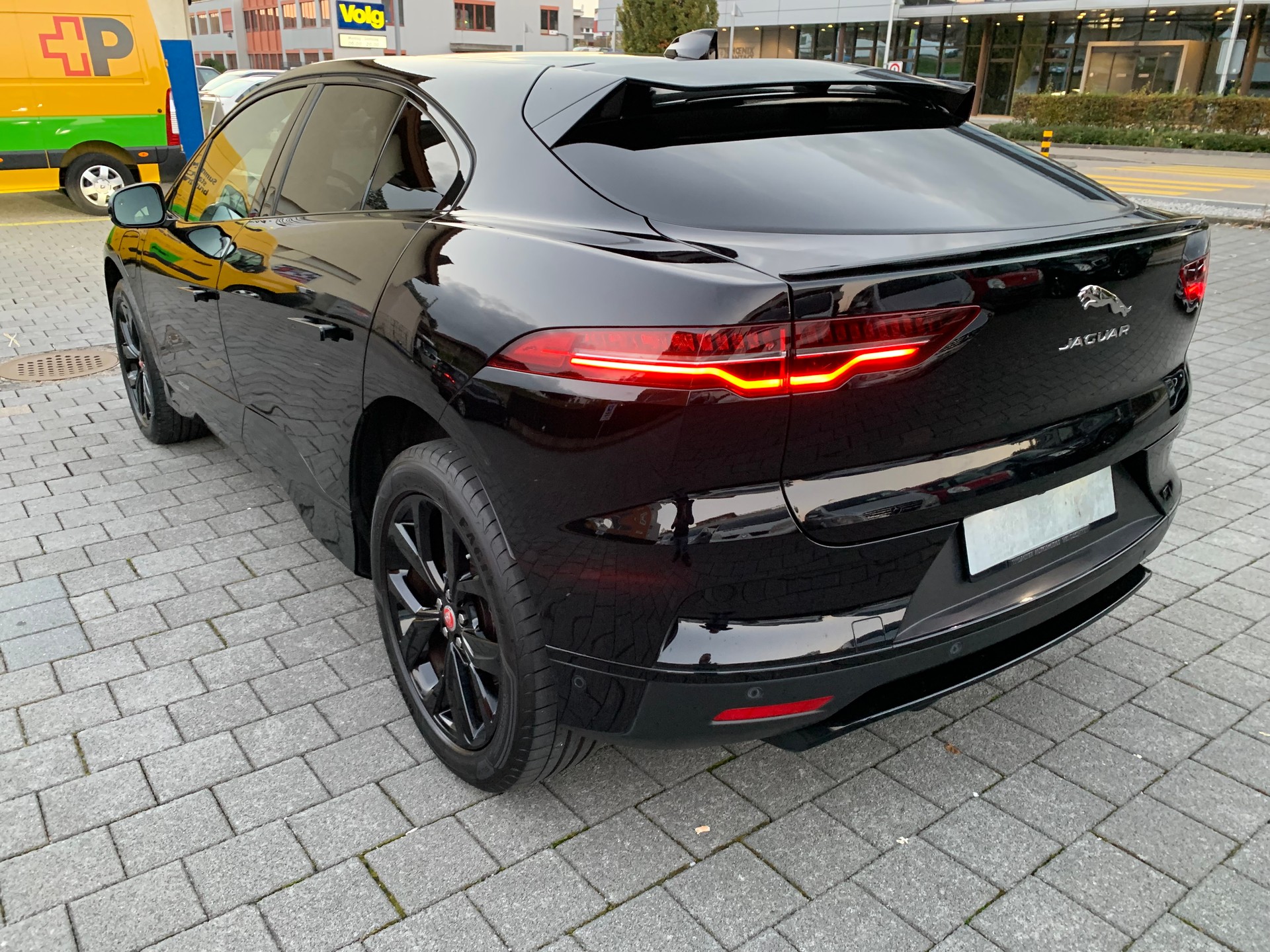 JAGUAR I-Pace EV400 HSE AWD-image-2