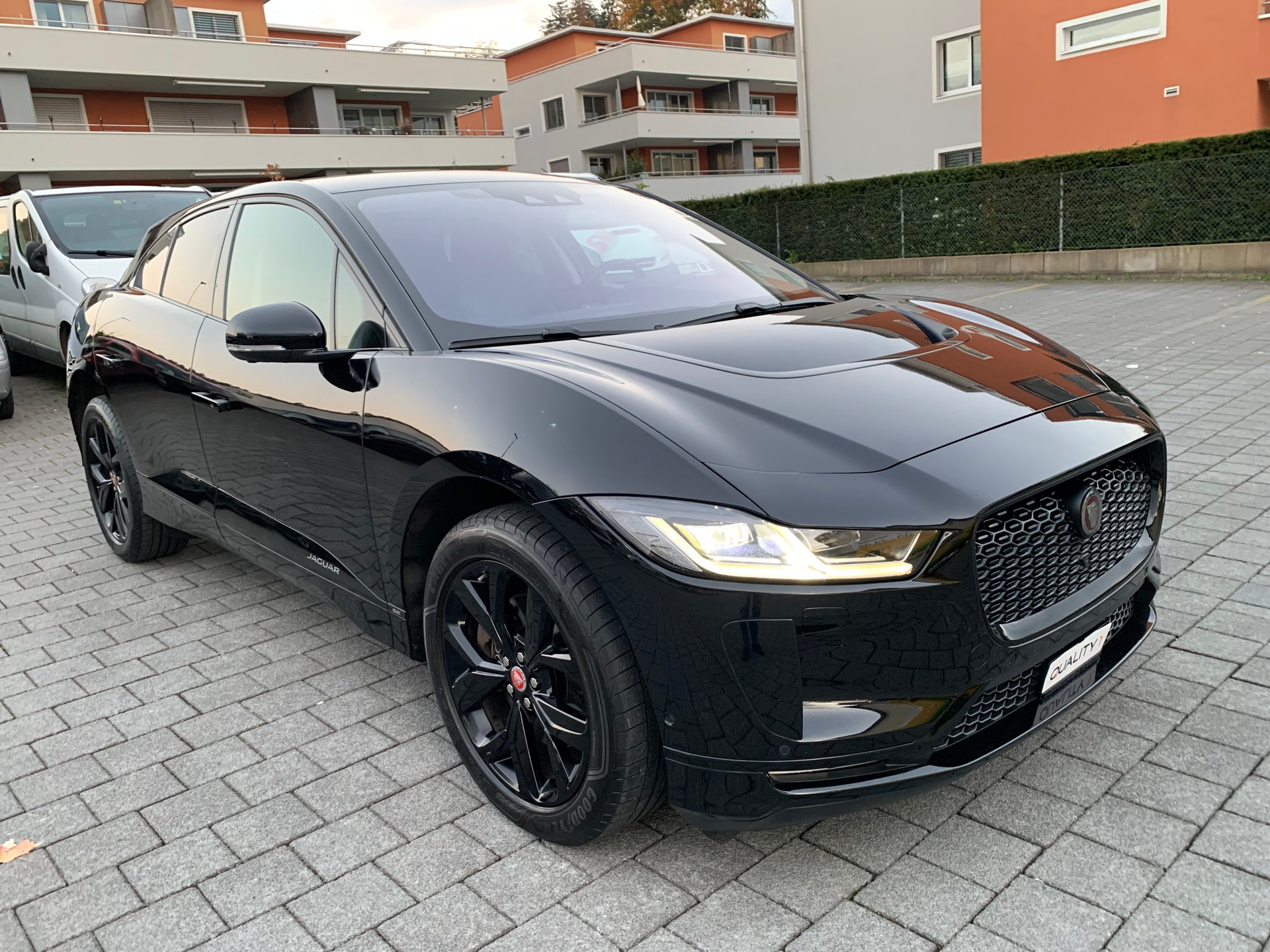 JAGUAR I-Pace EV400 HSE AWD-image-1