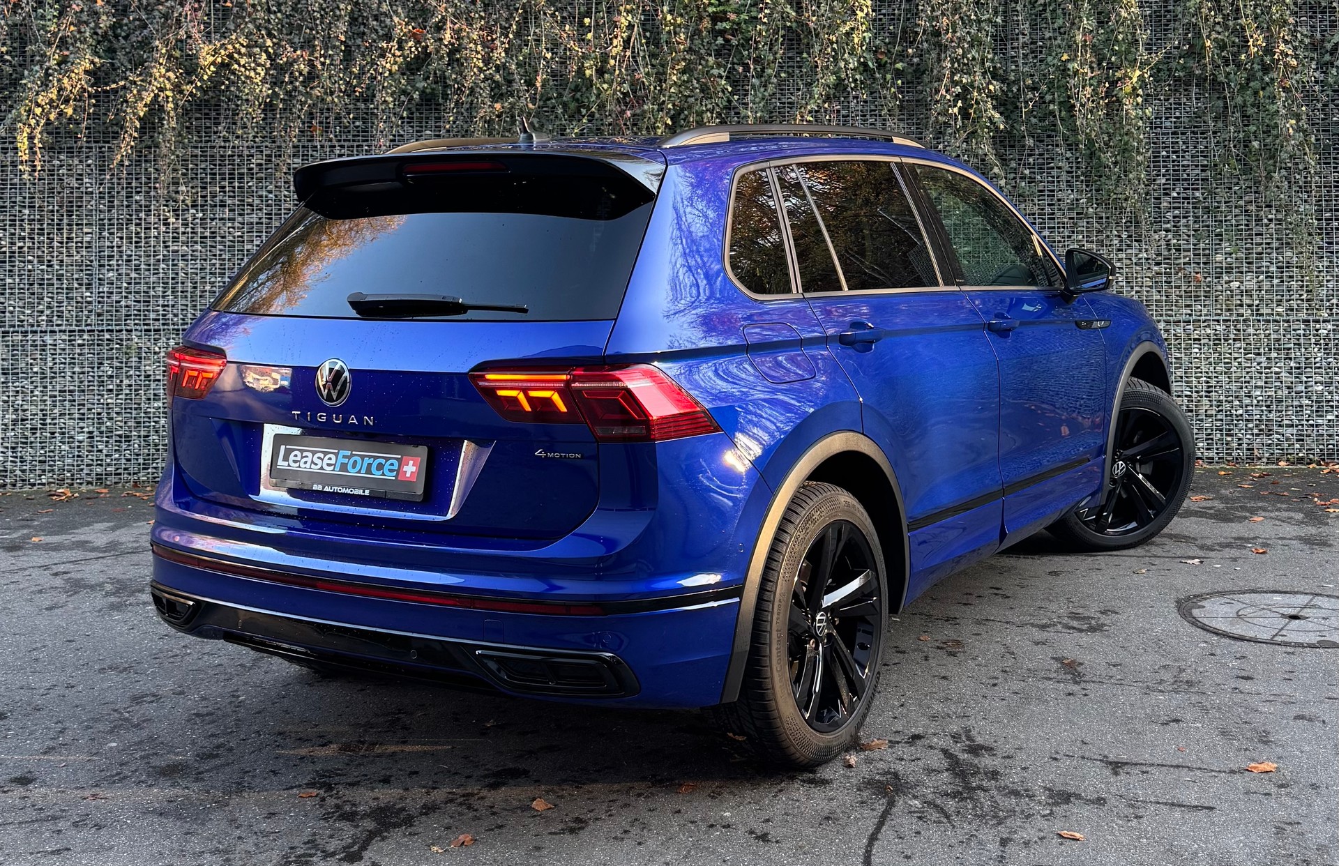 VW Tiguan 2.0TSI R-Line 4Motion DSG Leasing ab 345.- 1 J Garantie 3 J Gratisservice-image-4