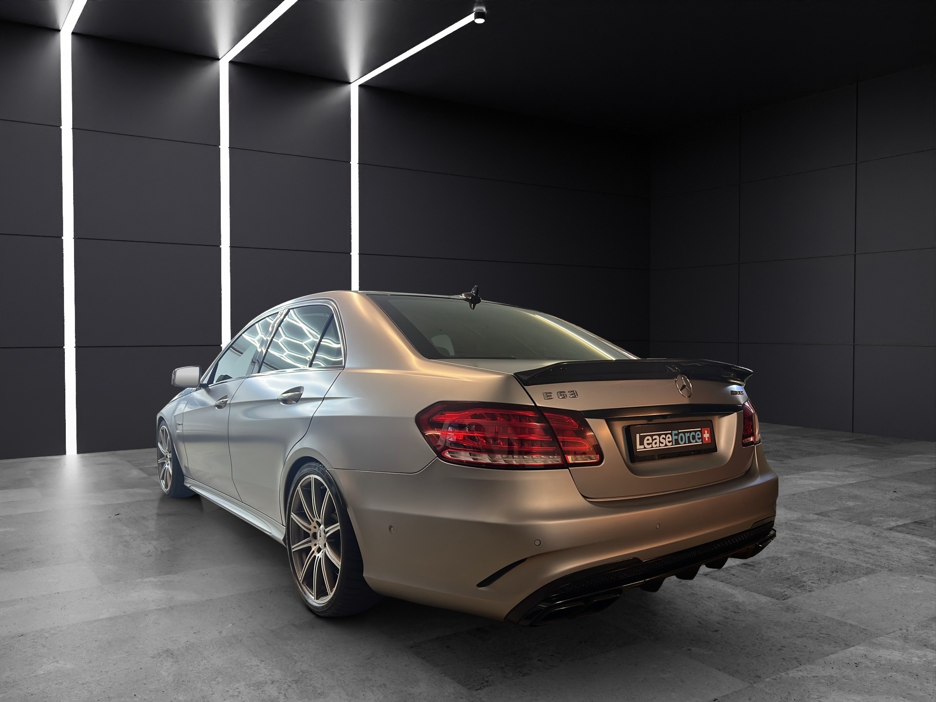 MERCEDES-BENZ E 63 AMG 4Matic Speedshift Frozen Grey Matt mit 750PS & 1000Nm-image-4