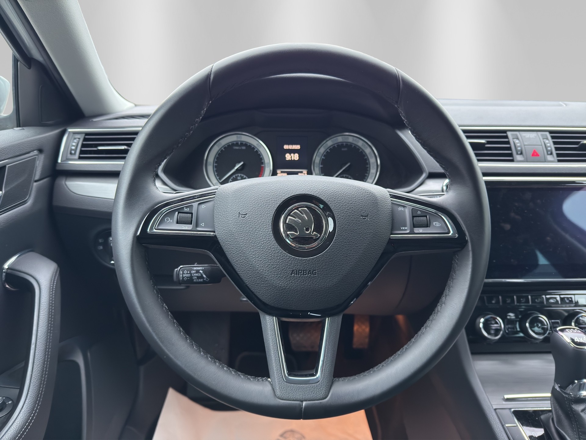 SKODA Superb Combi 2.0 TDi Style 4x4 DSG-image-10