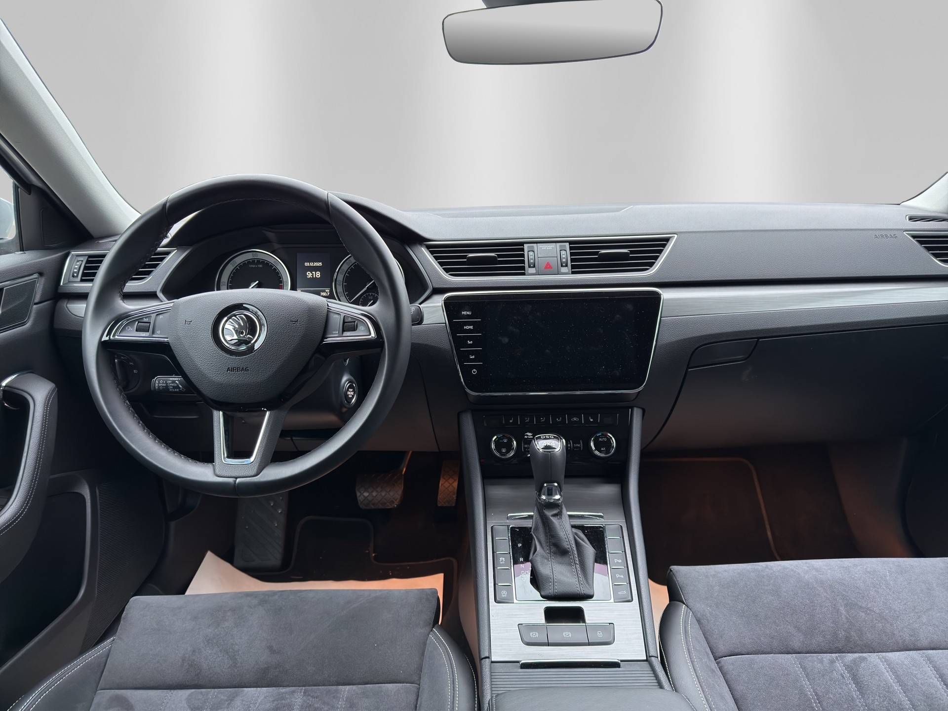 SKODA Superb Combi 2.0 TDi Style 4x4 DSG-image-9