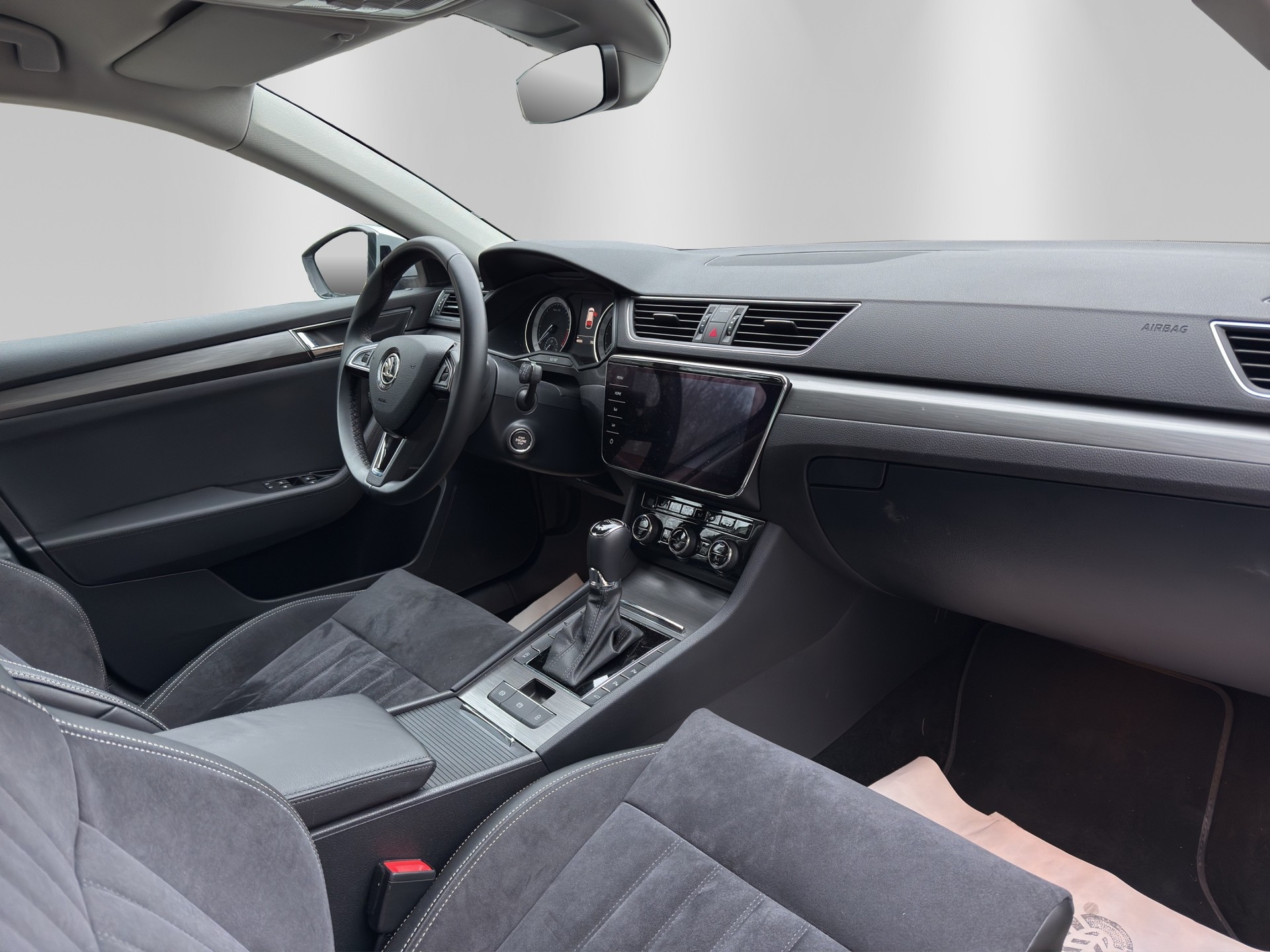 SKODA Superb Combi 2.0 TDi Style 4x4 DSG-image-13