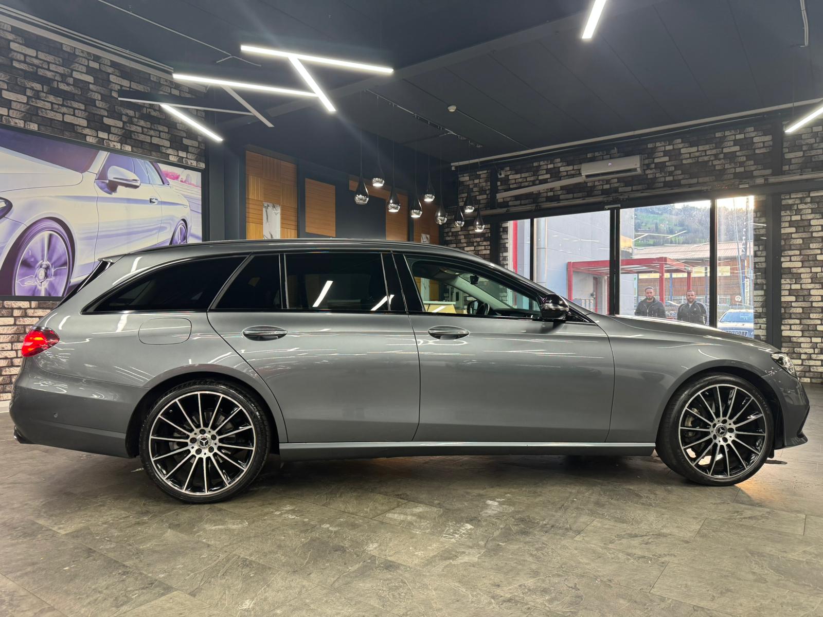 MERCEDES-BENZ E 220 d T 4Matic Avantgarde 9G-Tronic-image-4