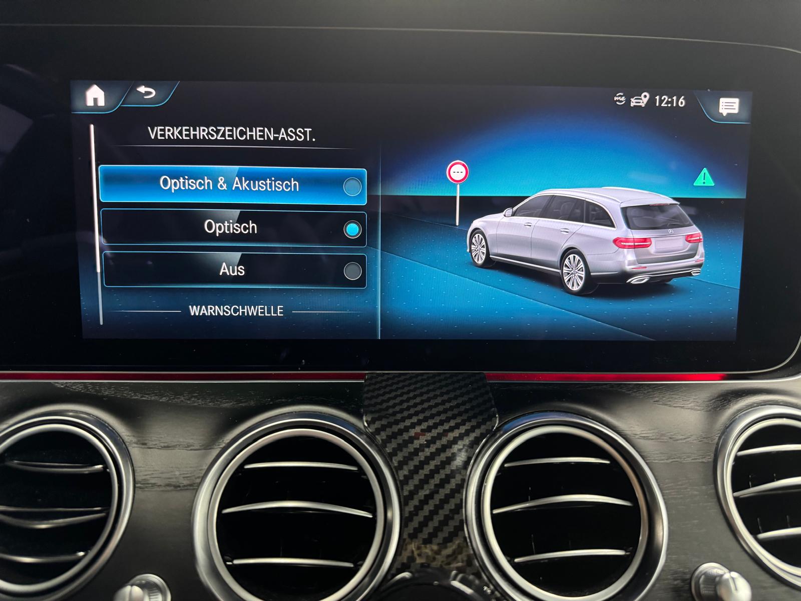 MERCEDES-BENZ E 220 d T 4Matic Avantgarde 9G-Tronic-image-17