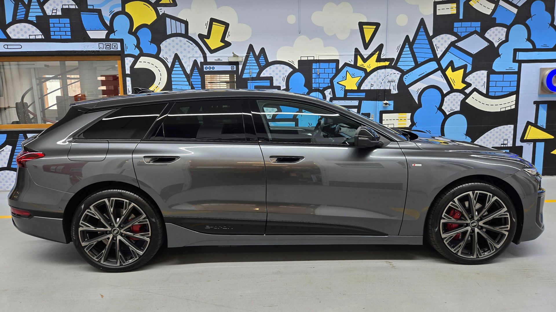 AUDI A6 Avant e-tron quattro-image-2