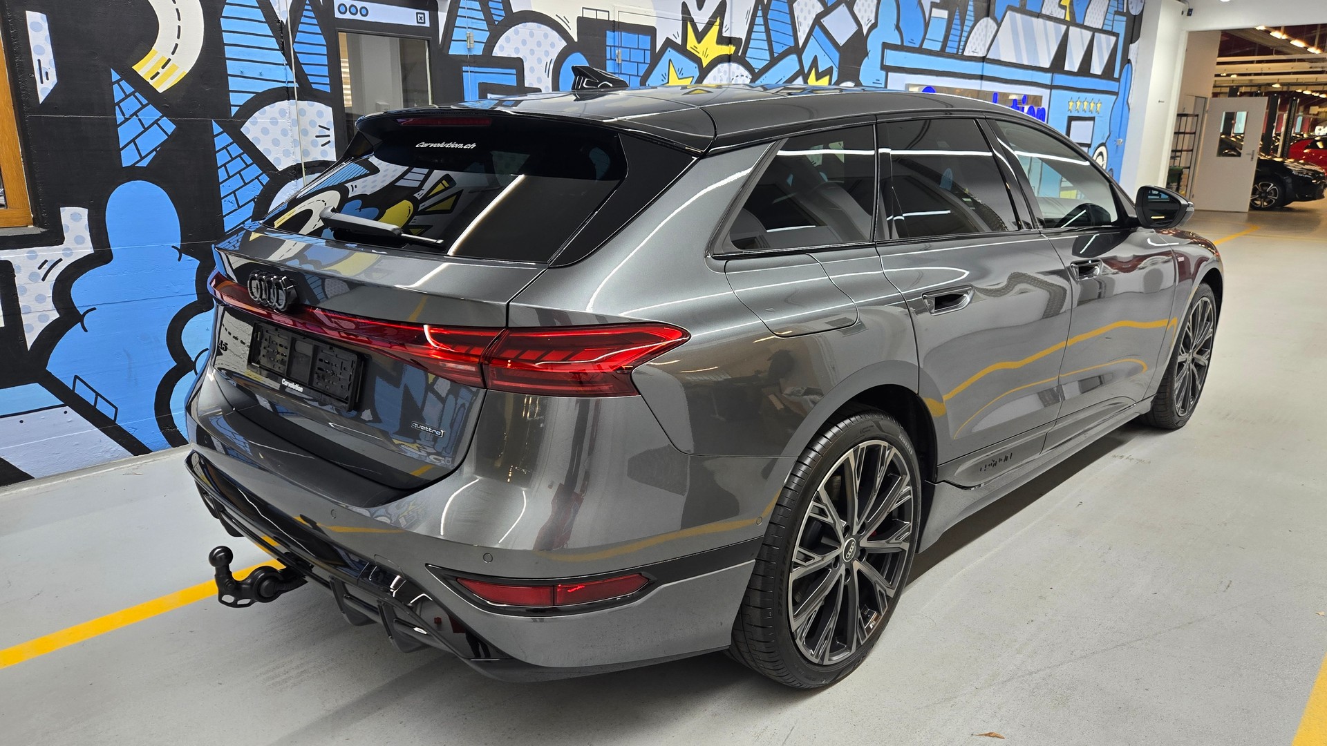 AUDI A6 Avant e-tron quattro-image-3