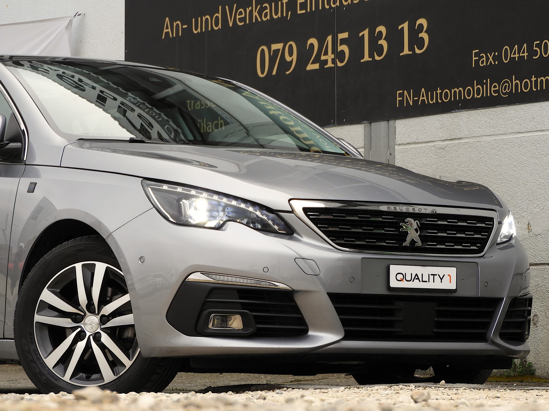 PEUGEOT 308 1.5 BlueHDI Tech Ed. EAT8 I Navi I Bluetooth I DAB I RF Kamera I Panorama I AHK I Distanzregler I Totwinkel I Sitzmassage-image-3