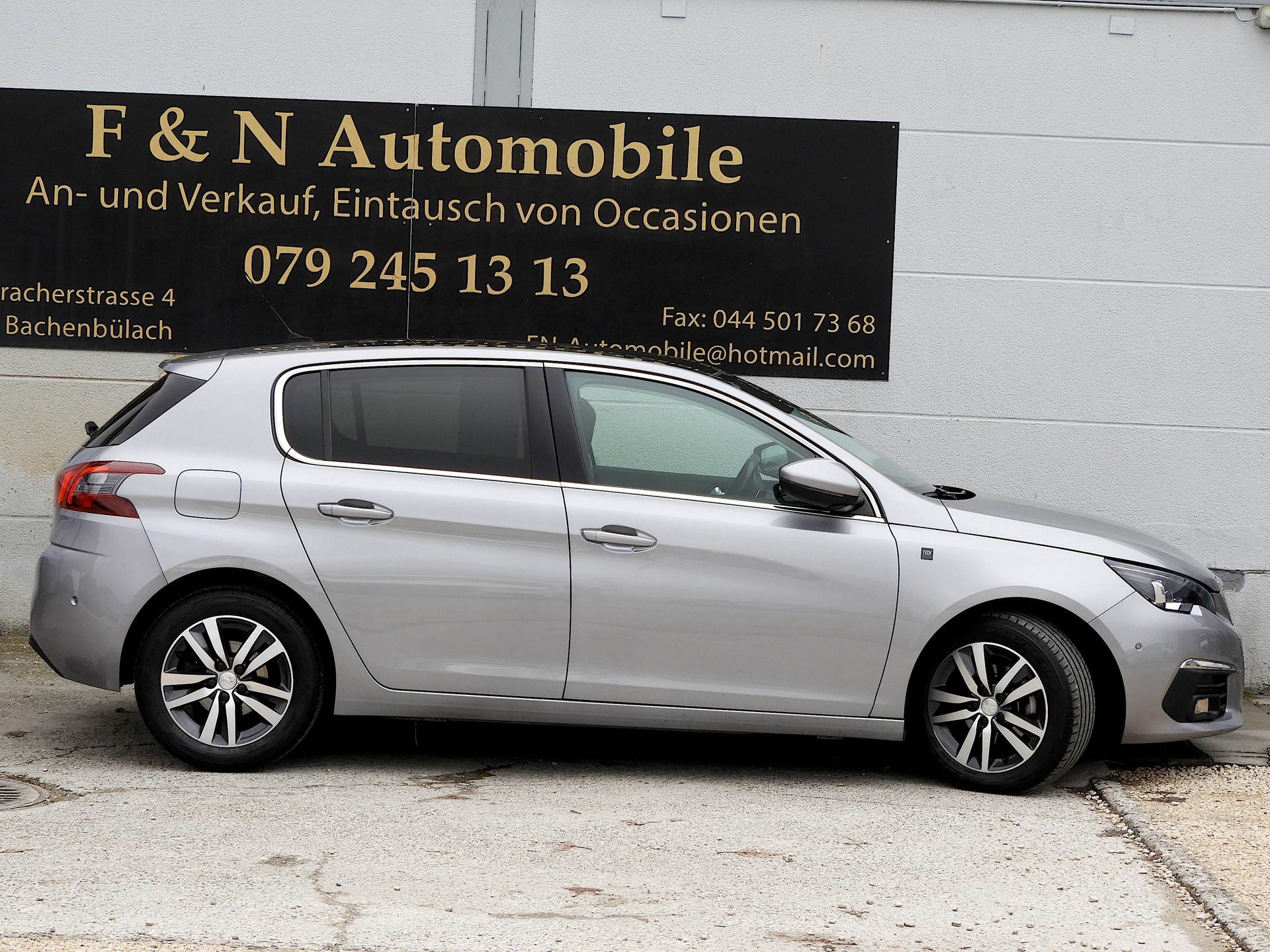 PEUGEOT 308 1.5 BlueHDI Tech Ed. EAT8 I Navi I Bluetooth I DAB I RF Kamera I Panorama I AHK I Distanzregler I Totwinkel I Sitzmassage-image-6