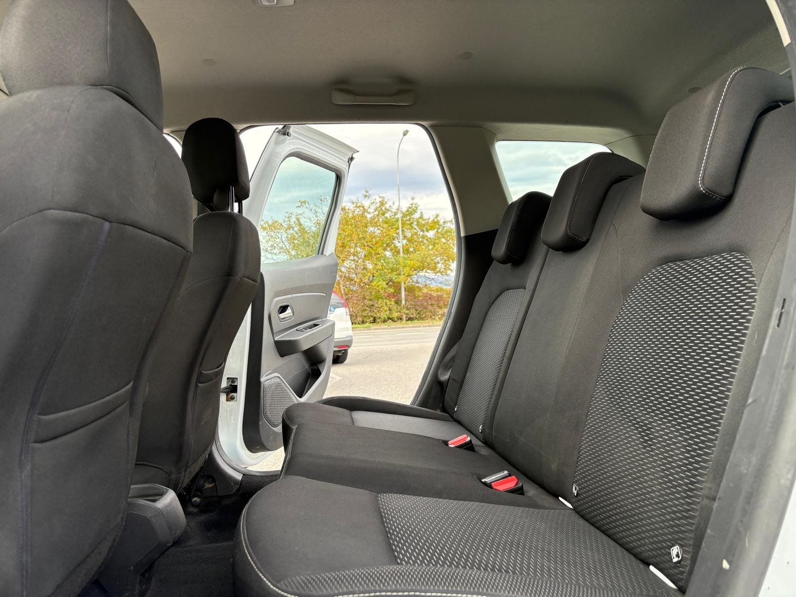 DACIA Duster TCe 130 Comfort 4x2 — slika 13