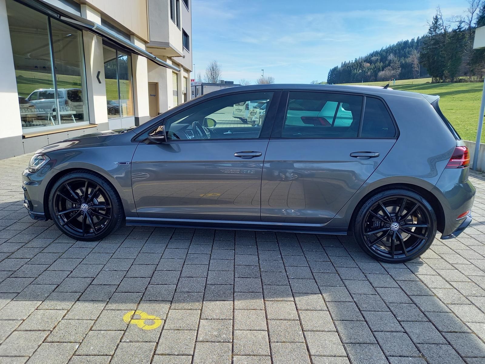 VW Golf 2.0 TSI R 4Motion *Handschalter*-image-2