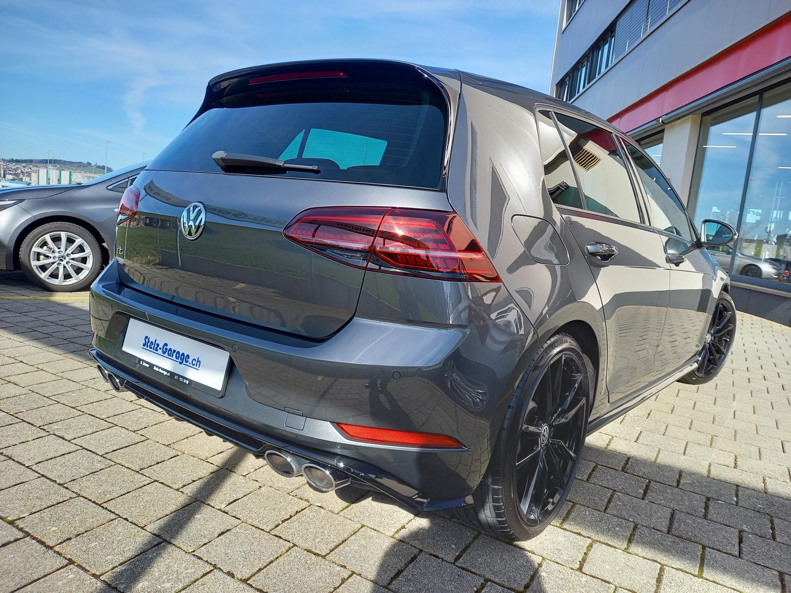 VW Golf 2.0 TSI R 4Motion *Handschalter*-image-1