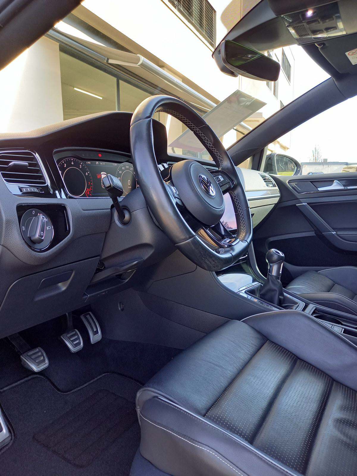 VW Golf 2.0 TSI R 4Motion *Handschalter*-image-5