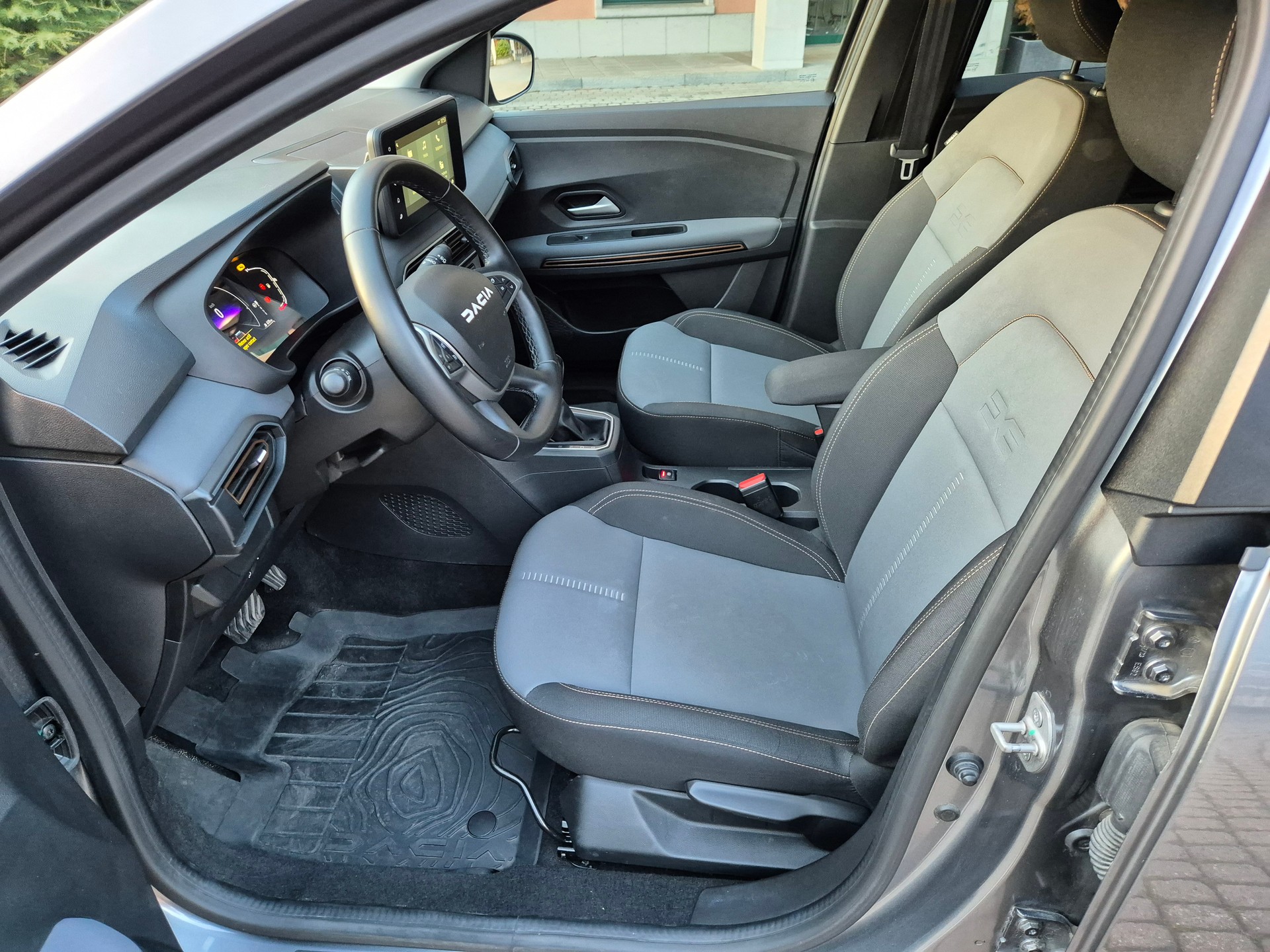 DACIA Jogger HEV 140 Extreme 7Places-image-11