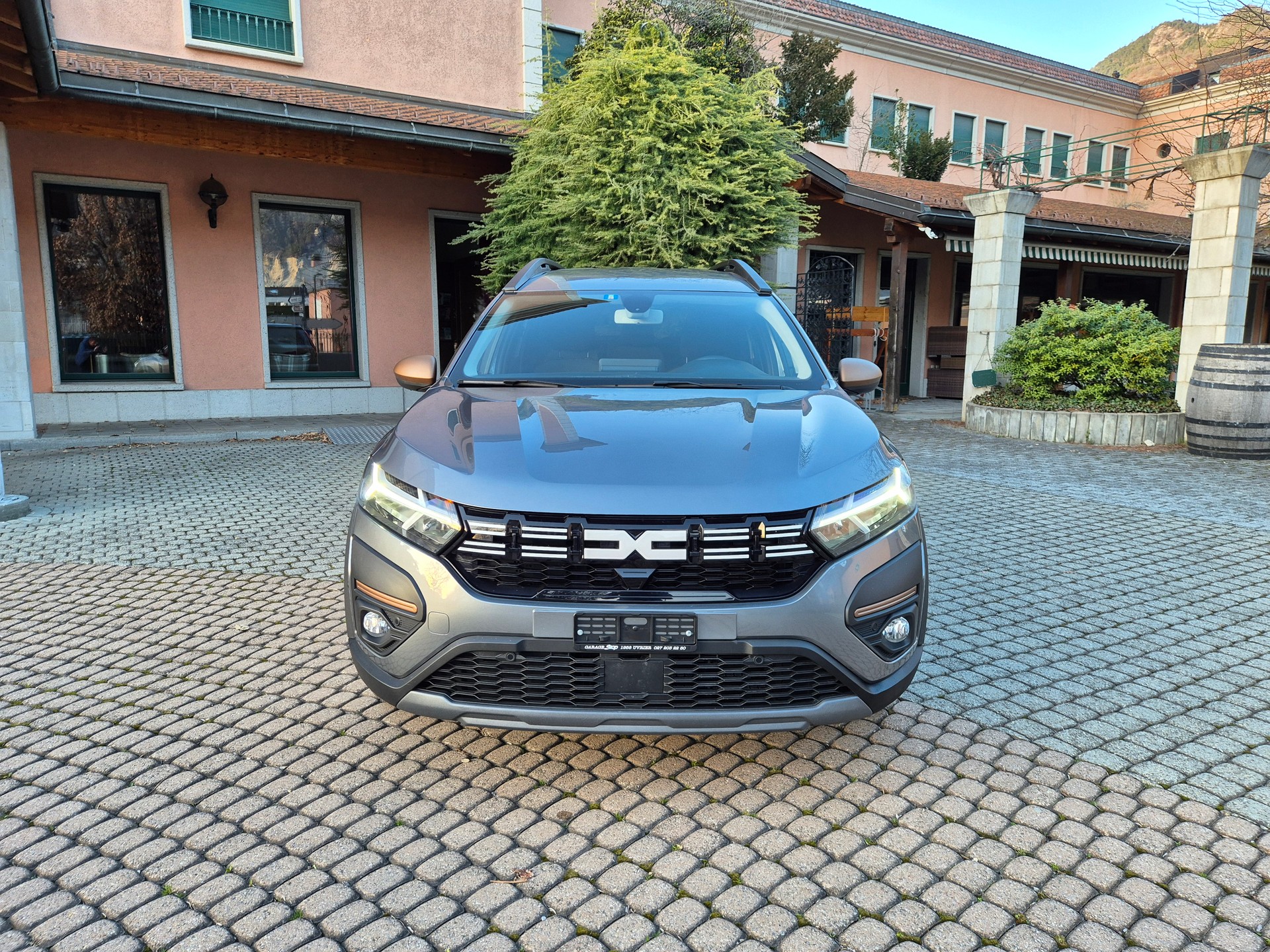 DACIA Jogger HEV 140 Extreme 7Places-image-1