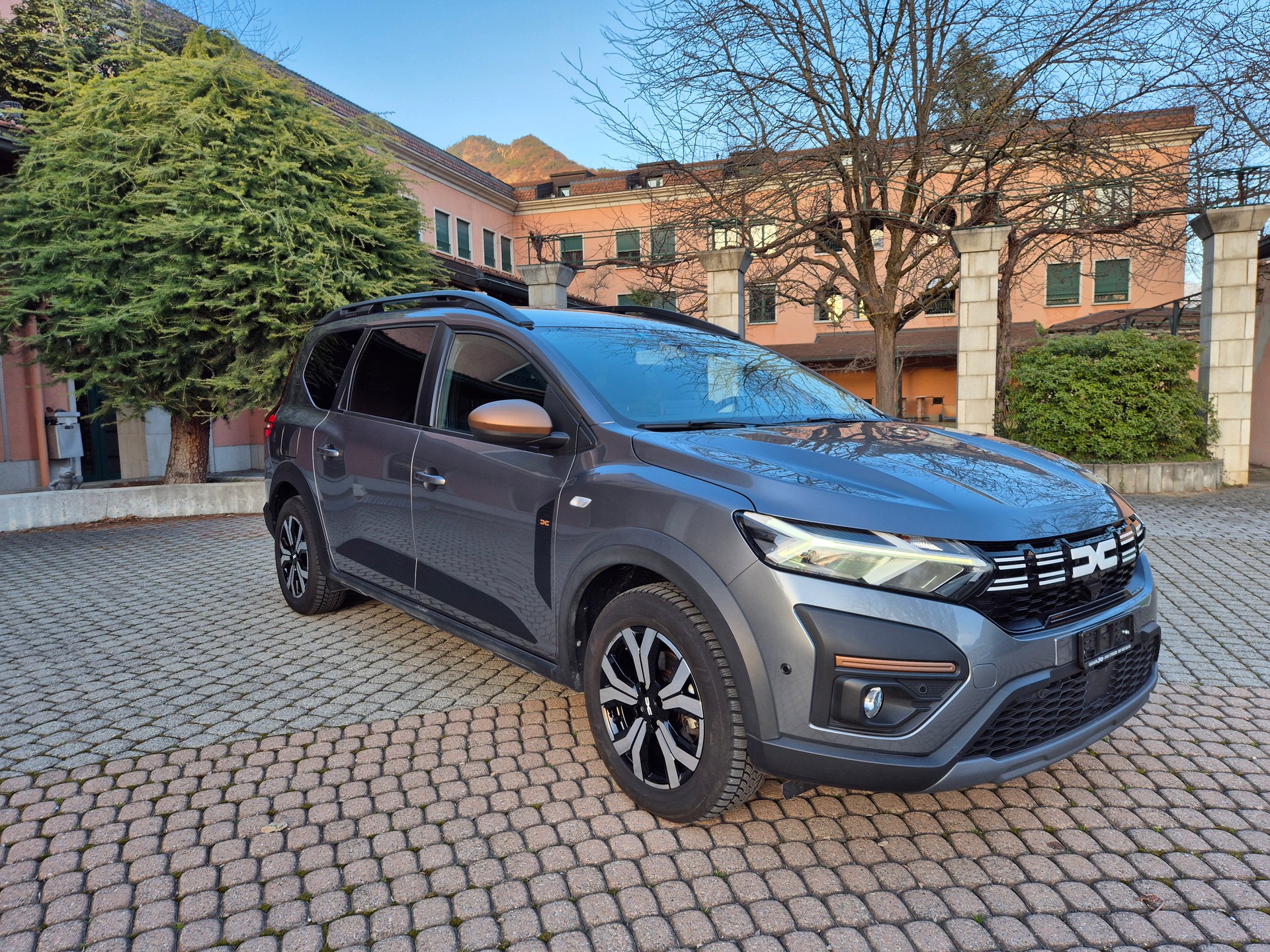 DACIA Jogger HEV 140 Extreme 7Places-image-2