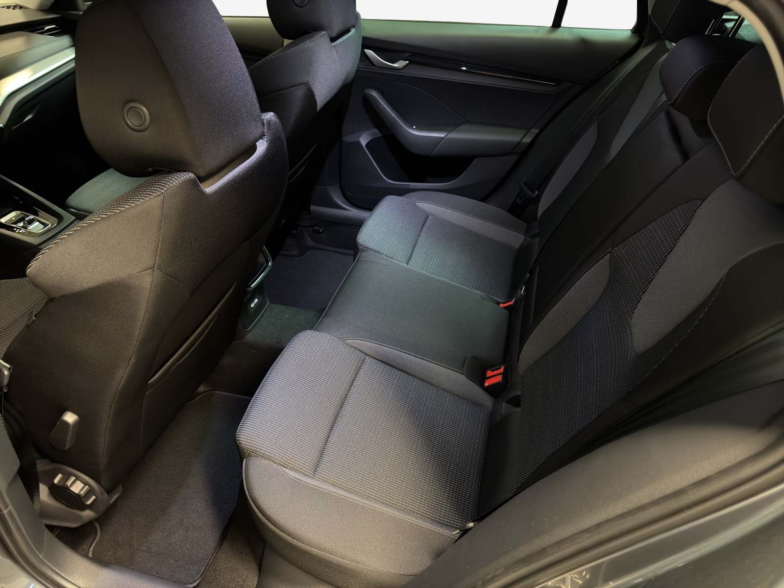 SKODA Octavia Combi 1.5 TSI mHEV DSG Selection-image-11