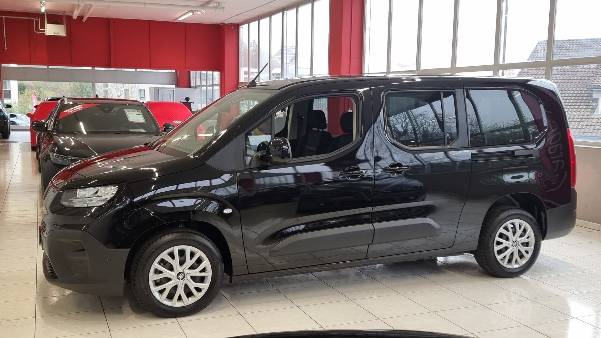 FIAT Doblo L2 1.5 BlueHDi Automat - 7 Plätze-showroom-element-1