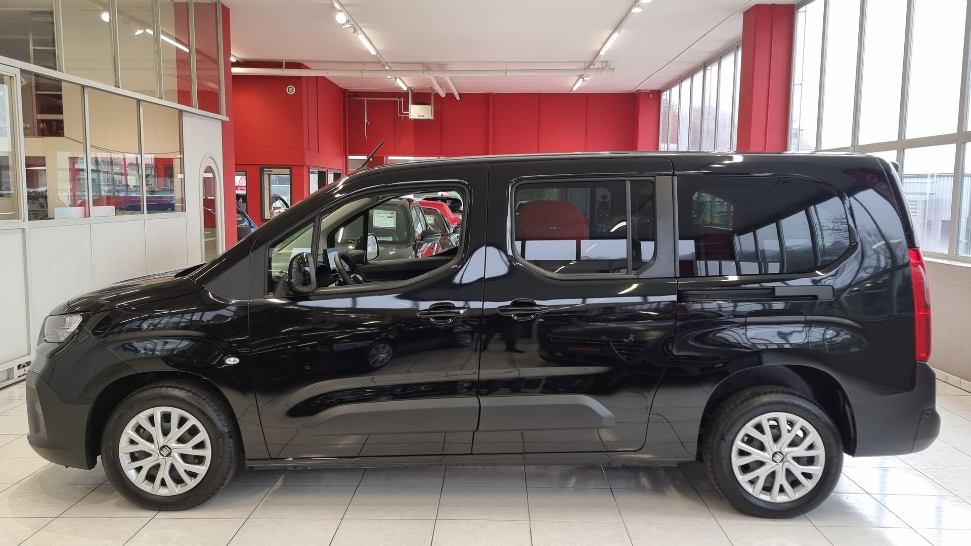FIAT Doblo L2 1.5 BlueHDi Automat - 7 Plätze-showroom-element-2