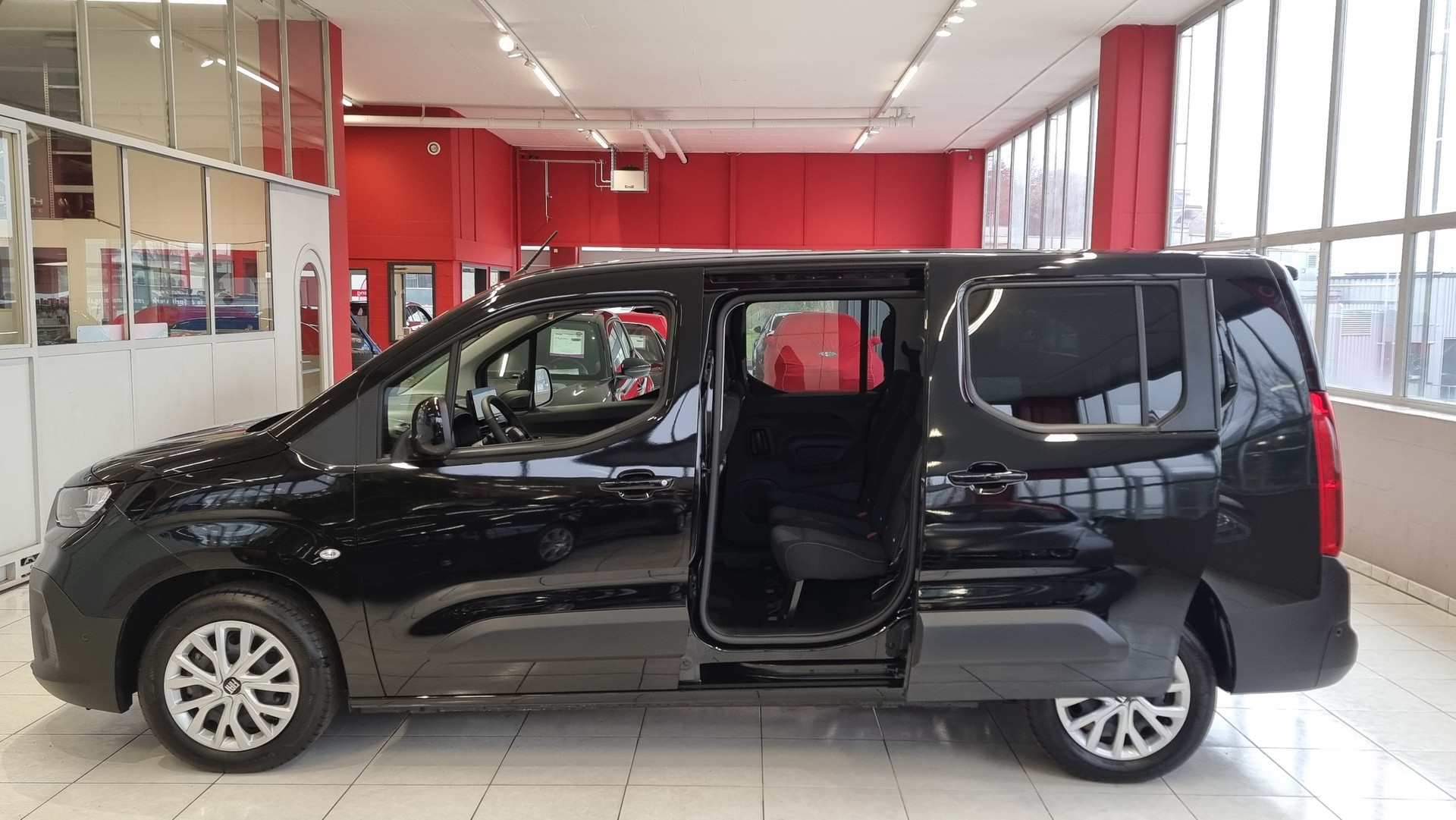 FIAT Doblo L2 1.5 BlueHDi Automat - 7 Plätze-showroom-element-3