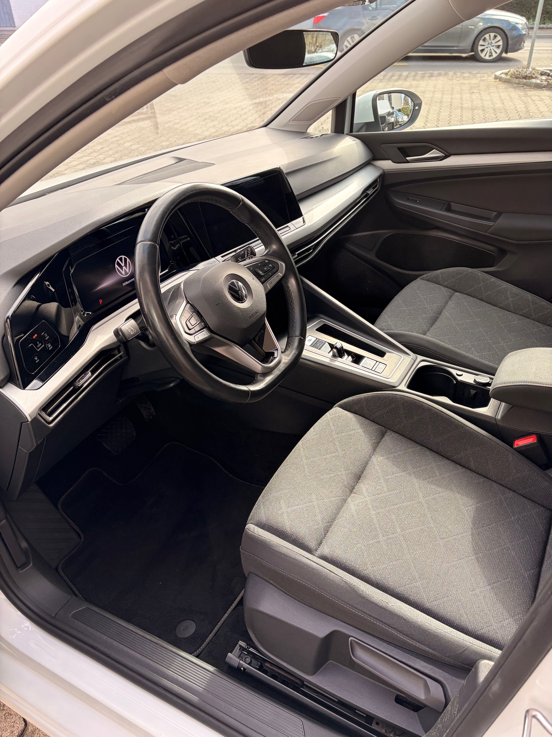 VW Golf Variant 2.0 TDI Life DSG-image-7