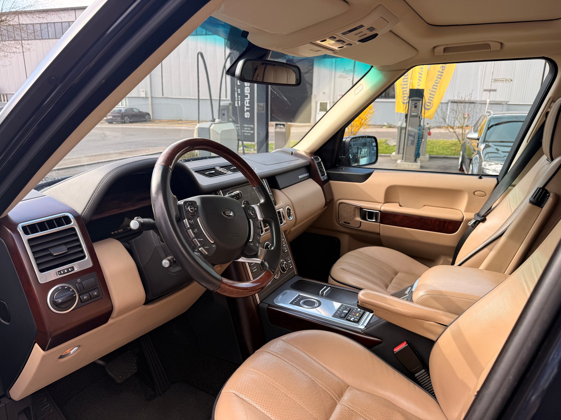 LAND ROVER Range Rover 4.4 TDV8 Vogue Automatic-image-12
