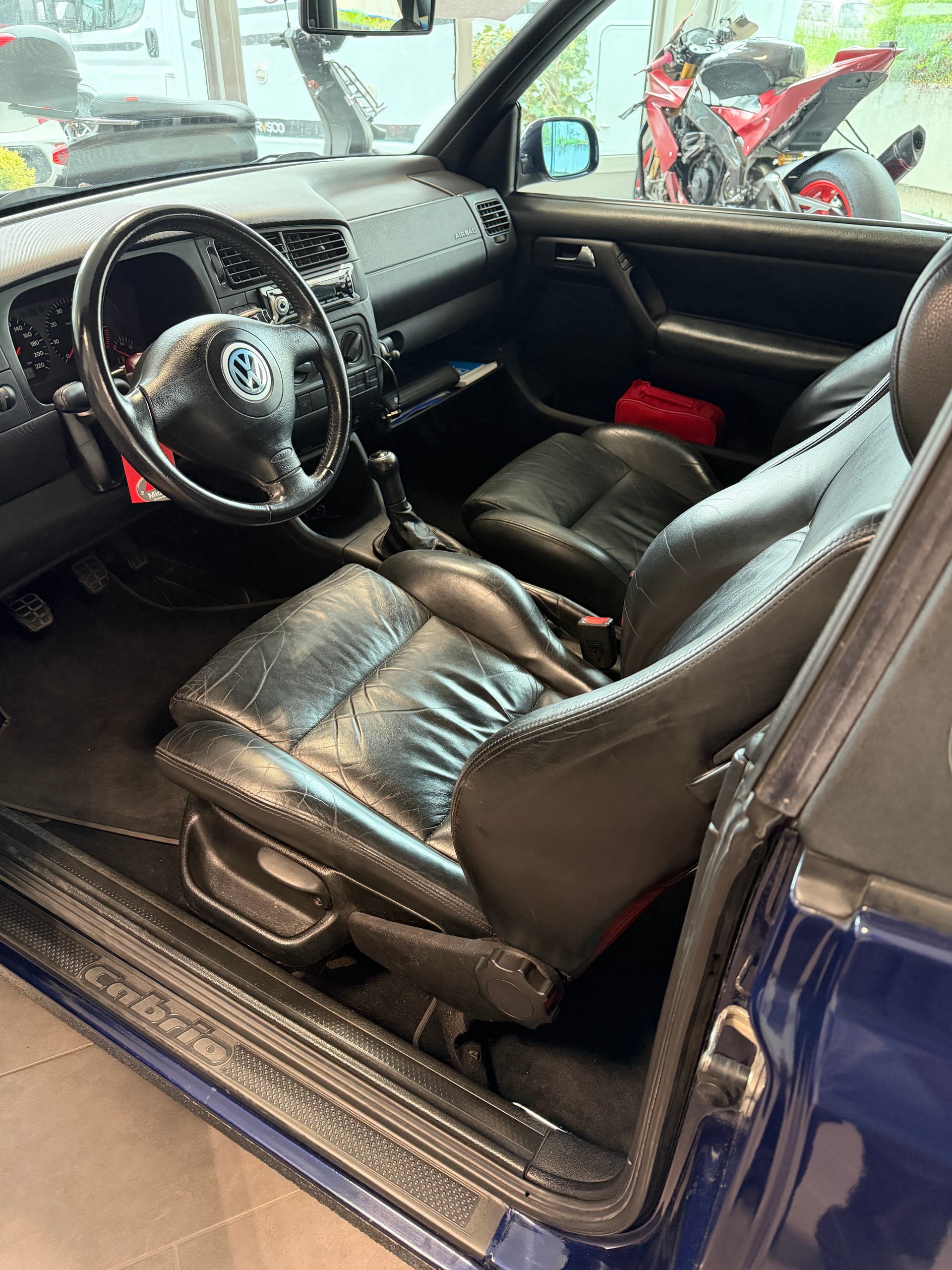 VW Golf Cabriolet 2000 Highline Sunshine-image-4
