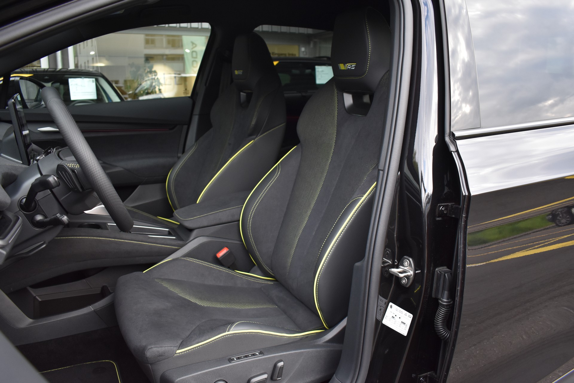 SKODA Elroq RS 4x4-image-5