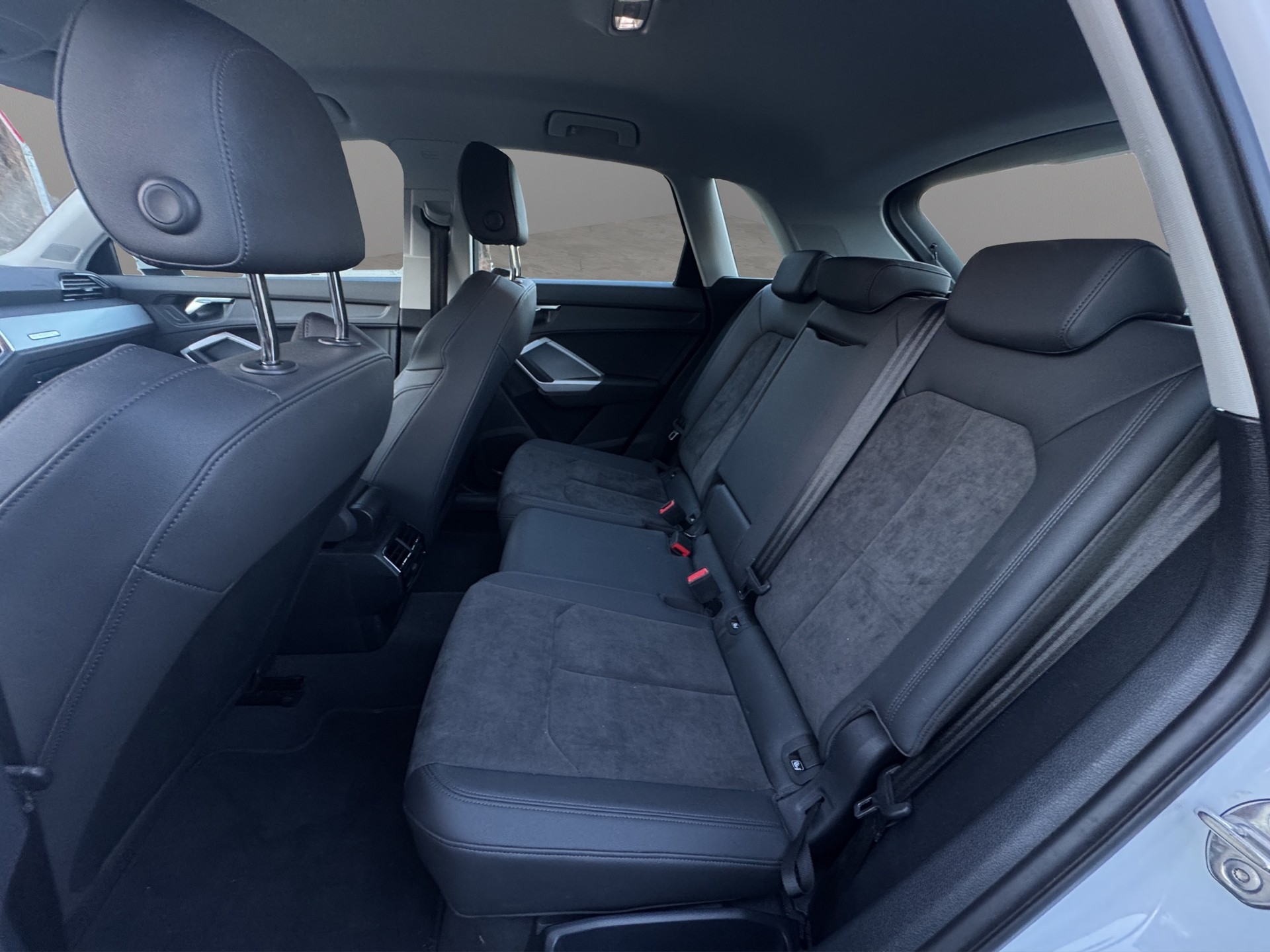 AUDI Q3 35 TDI S line quattro S-tronic-image-10
