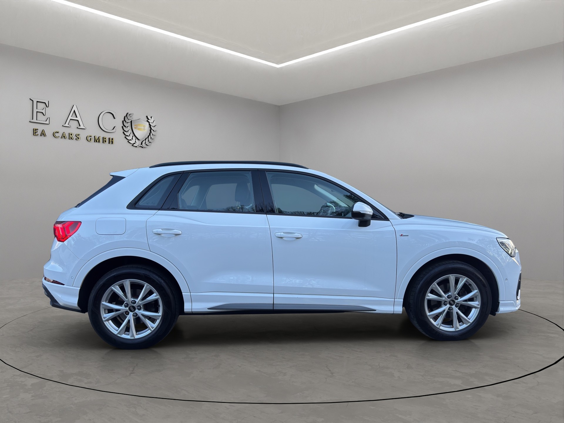 AUDI Q3 35 TDI S line quattro S-tronic-image-5