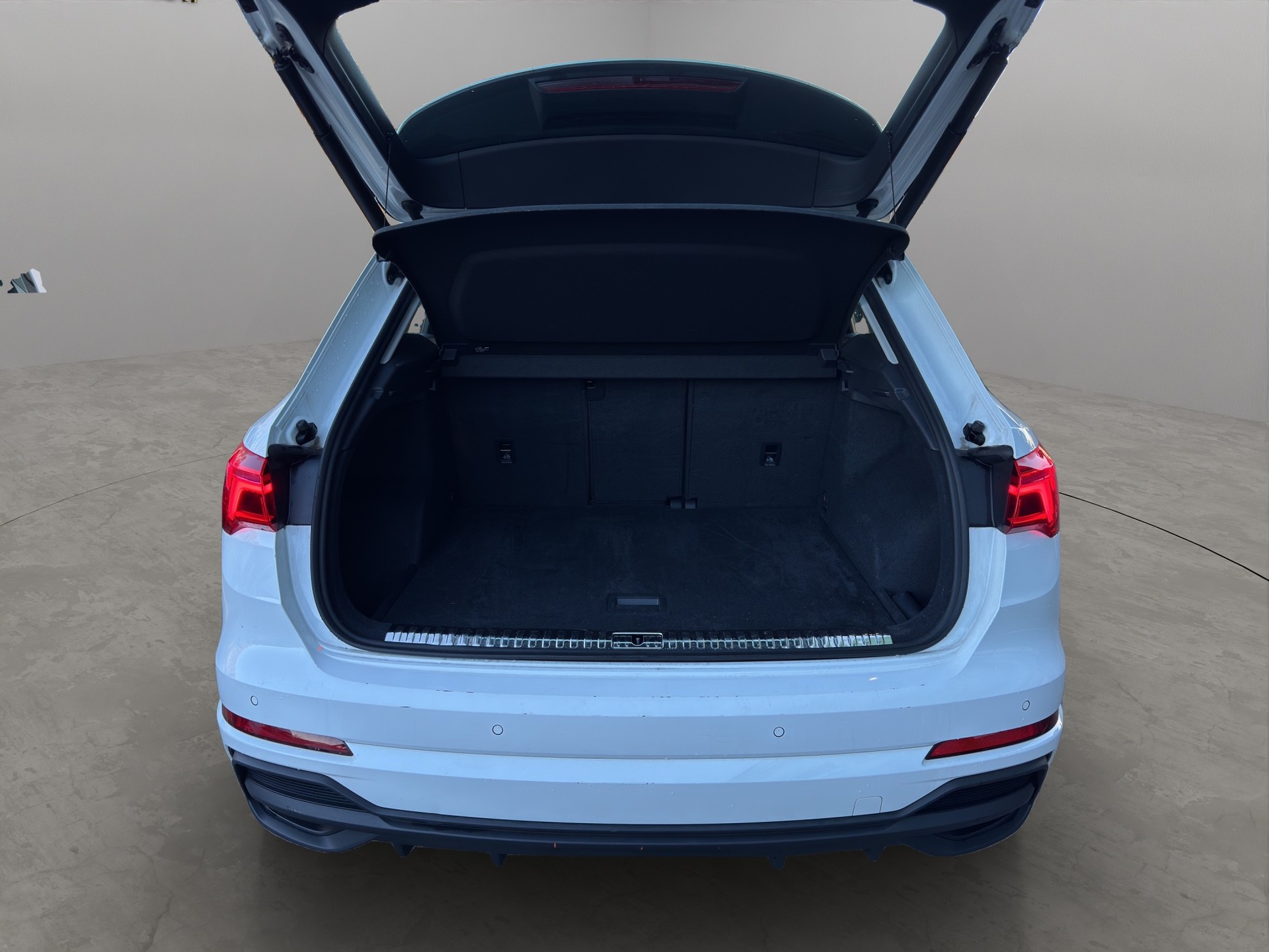 AUDI Q3 35 TDI S line quattro S-tronic-image-15