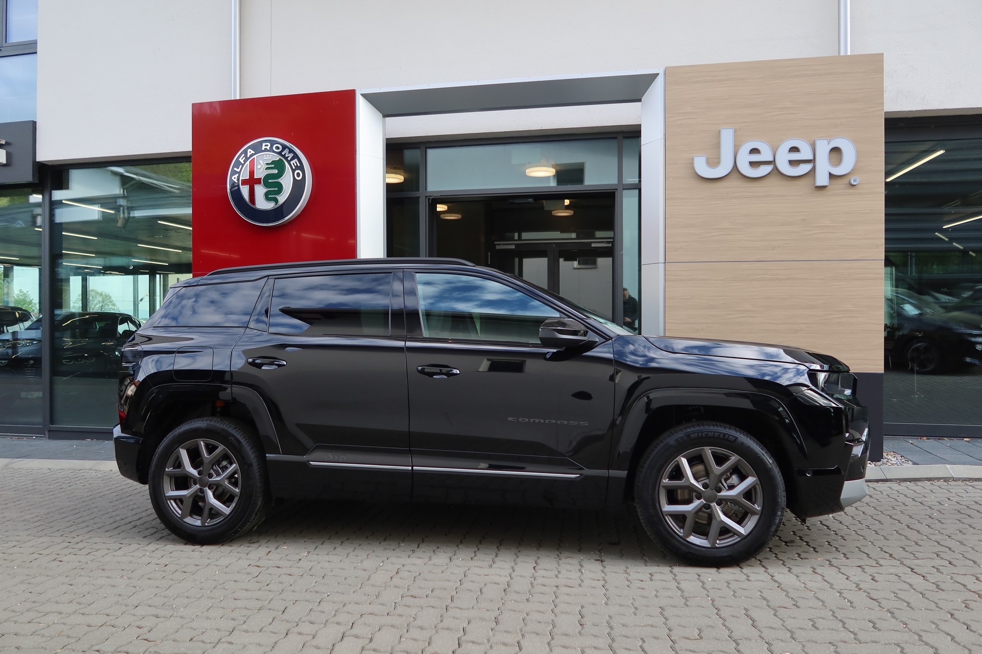 JEEP Compass Elektro 74kWh Fir-image-3