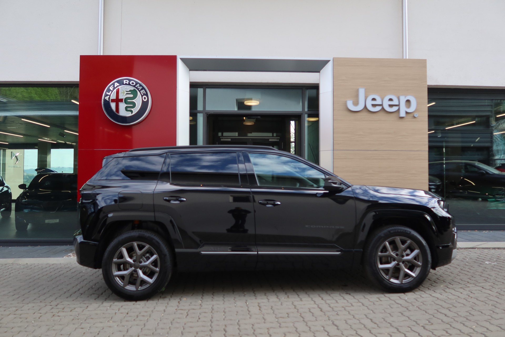 JEEP Compass Elektro 74kWh Fir-image-4