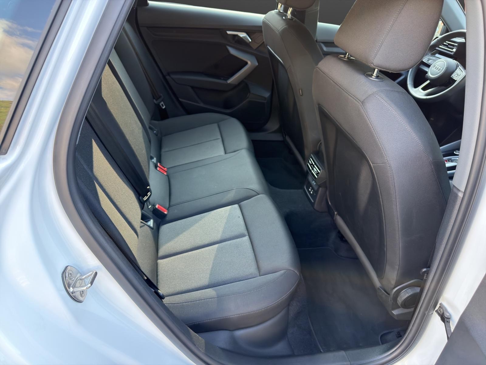 AUDI A3 Sportback 35 TFSI Attraction S-tronic-image-13