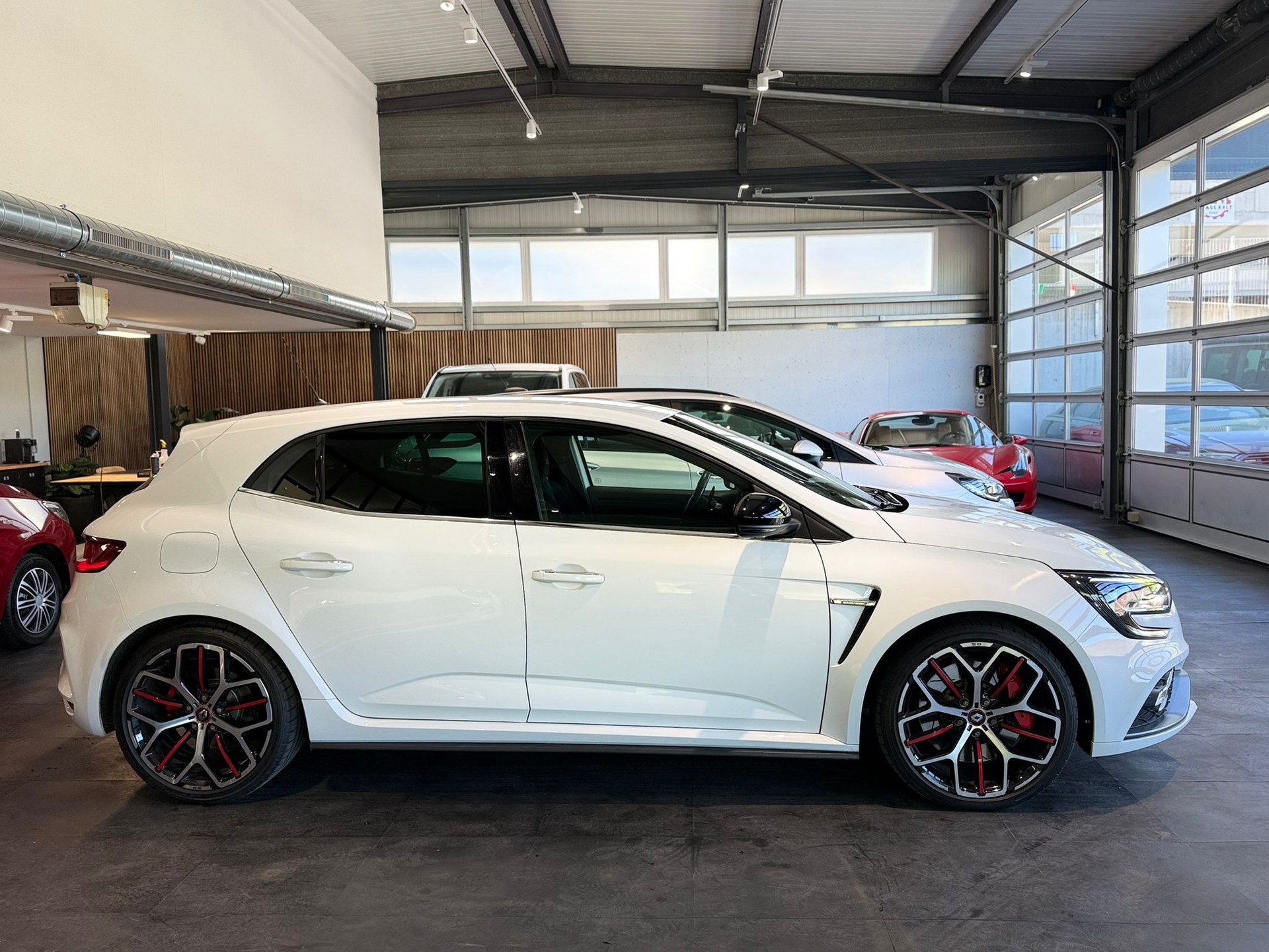 RENAULT Mégane Trophy 300 EDC-image-4