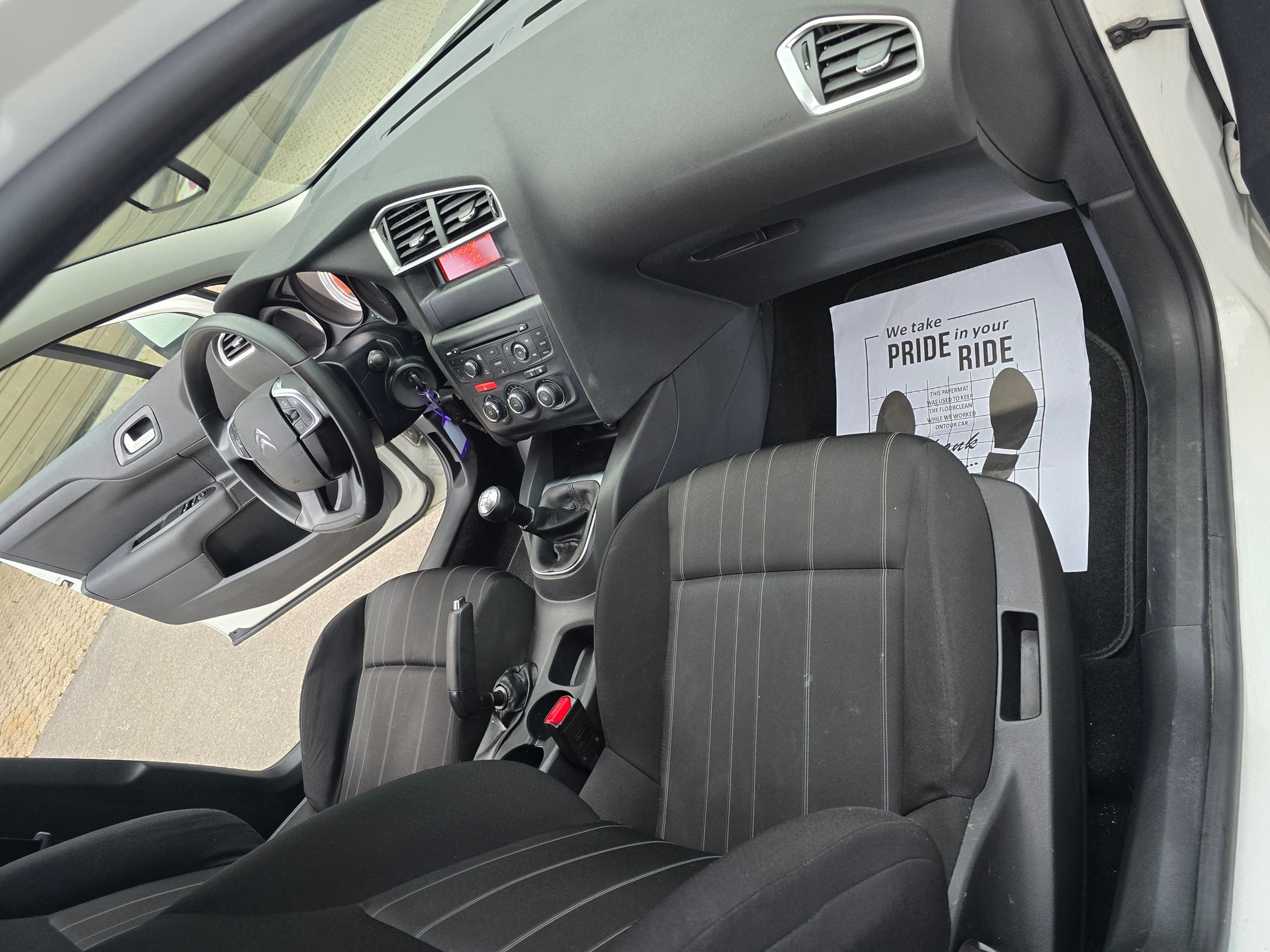 CITROEN C4 Berline 1.4 VTi Attraction-image-11