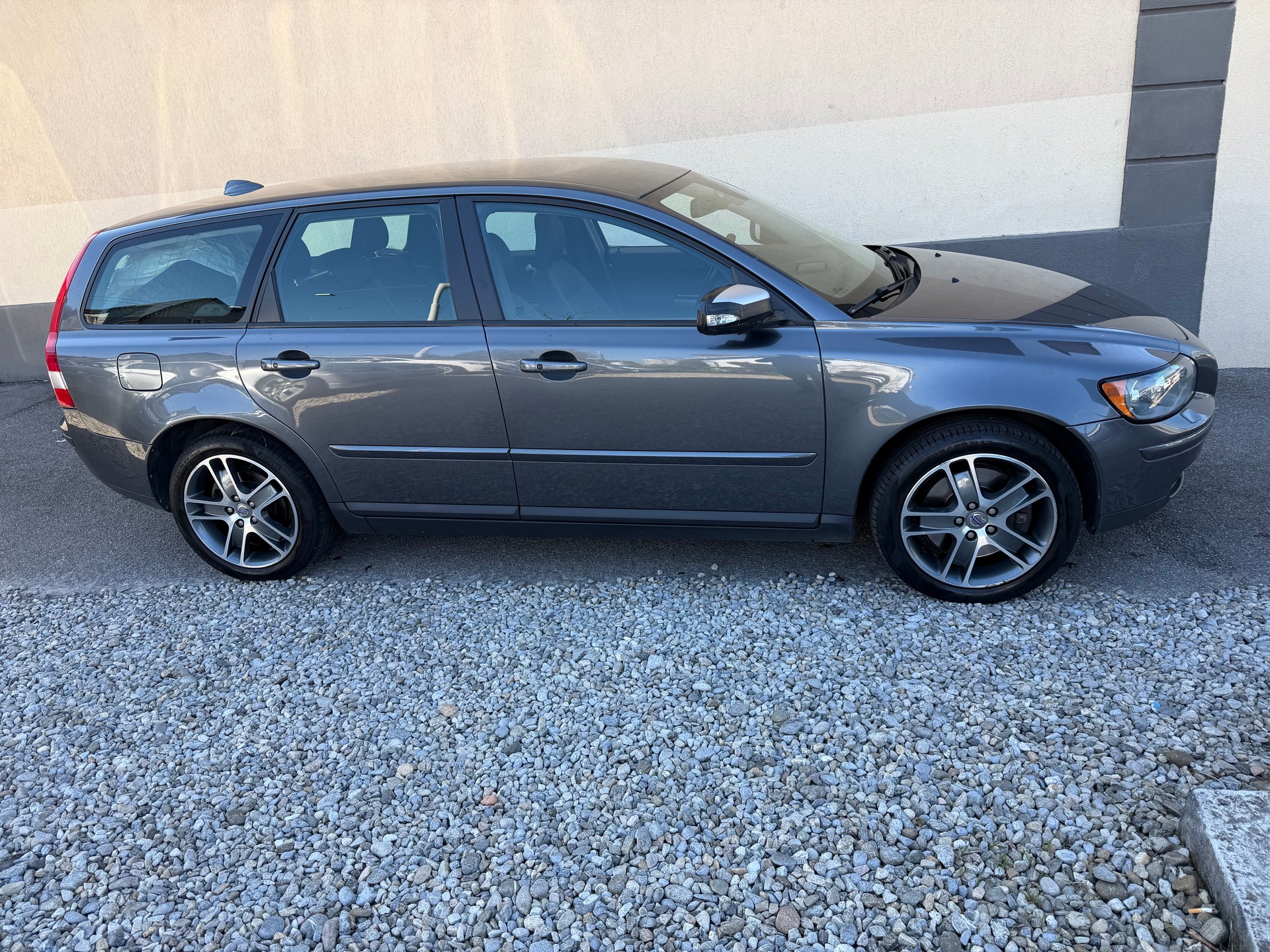 VOLVO V50 T5 AWD Stockholm-image-1
