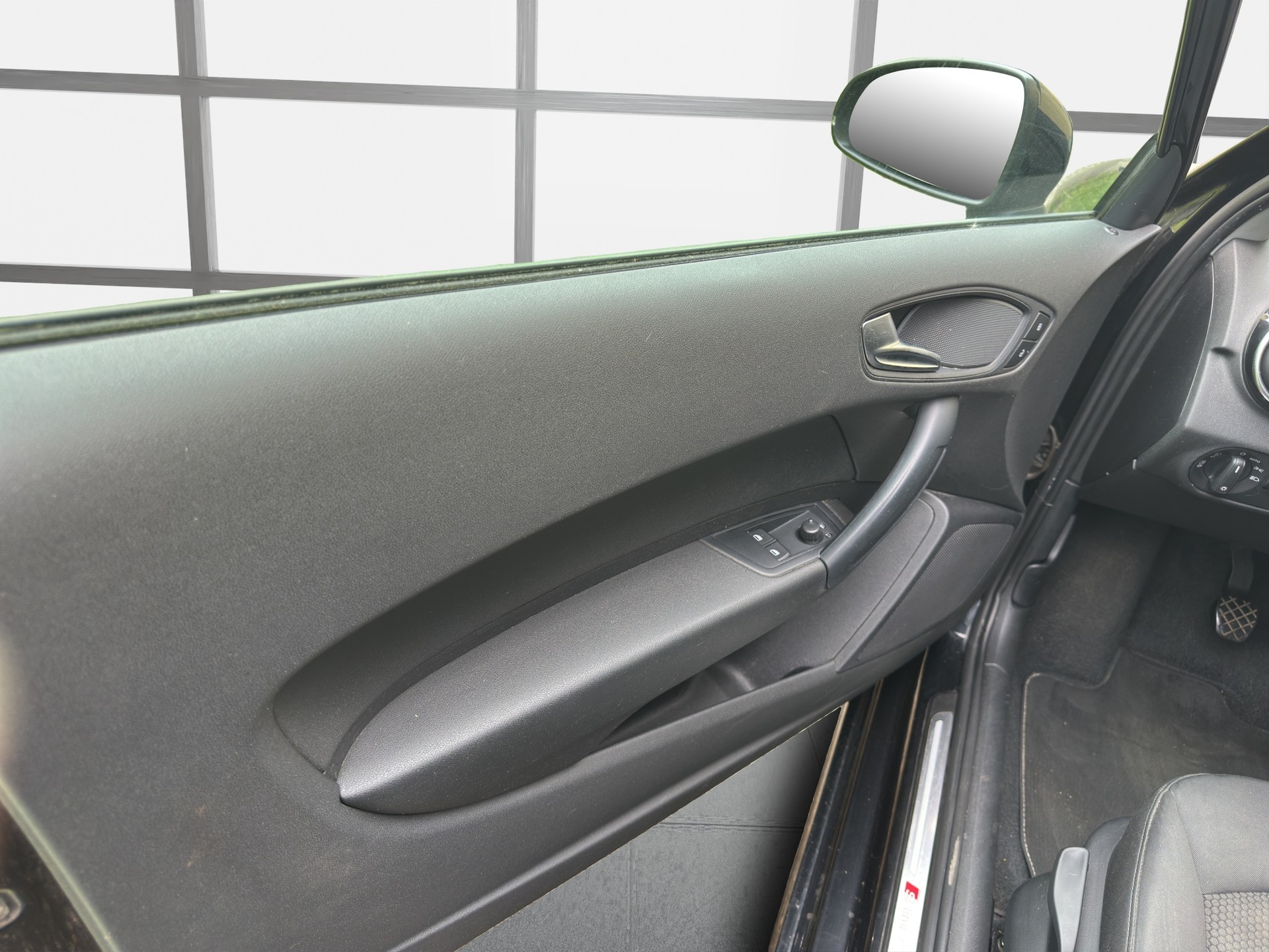 AUDI A1 1.2 TFSI Attraction-image-7