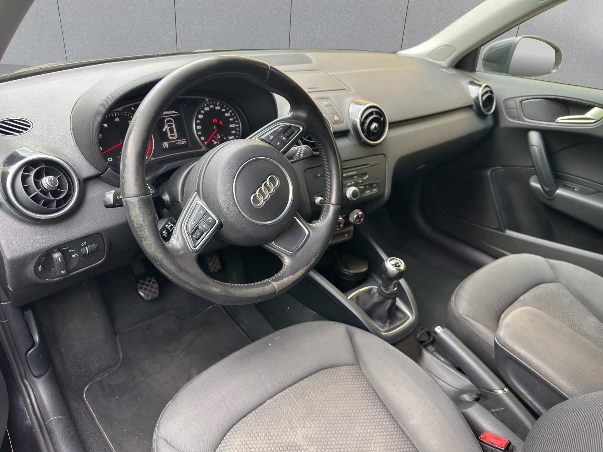 AUDI A1 1.2 TFSI Attraction-image-6