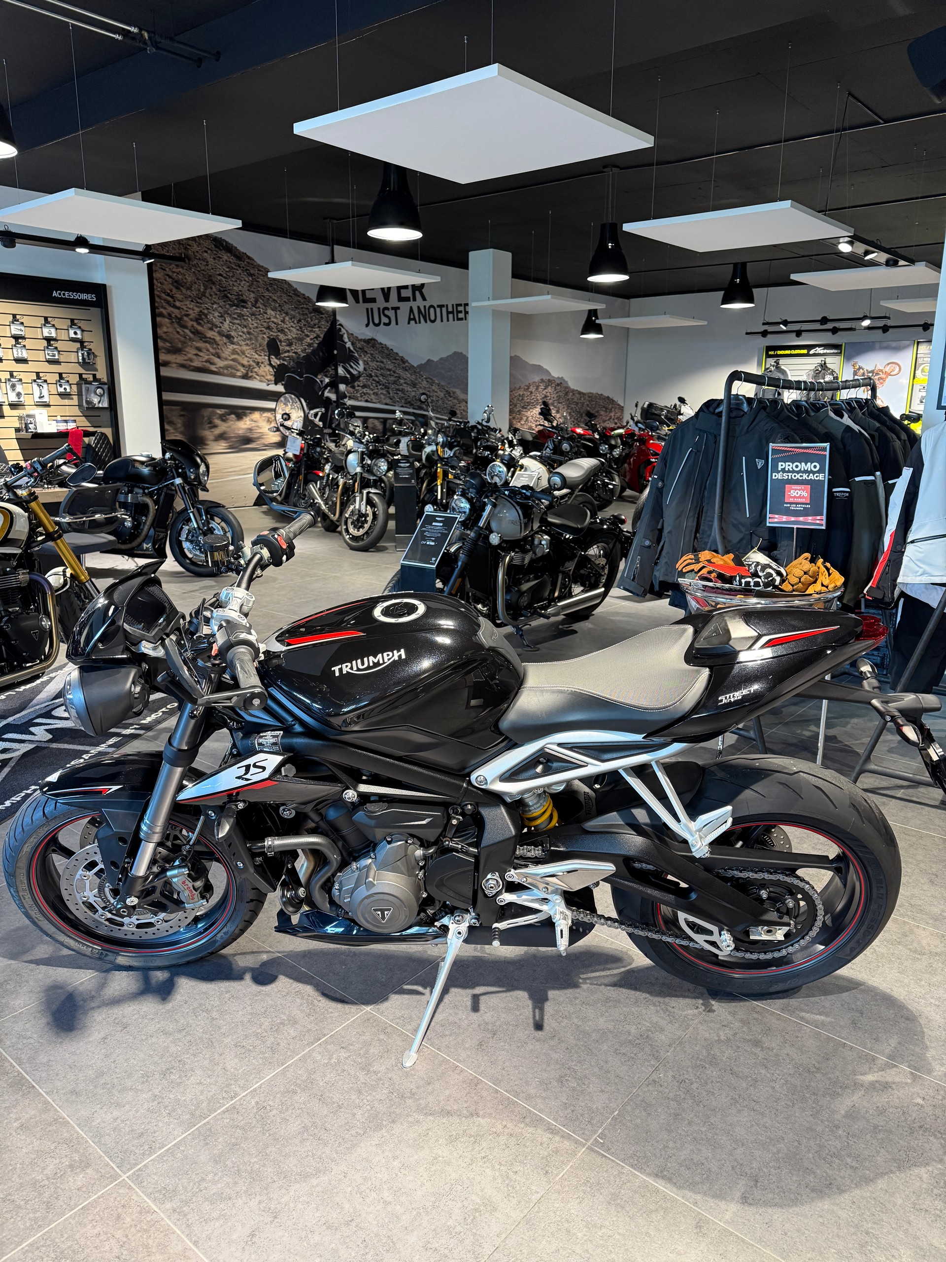 TRIUMPH Street Triple RS 765 ABS-showroom-element-1
