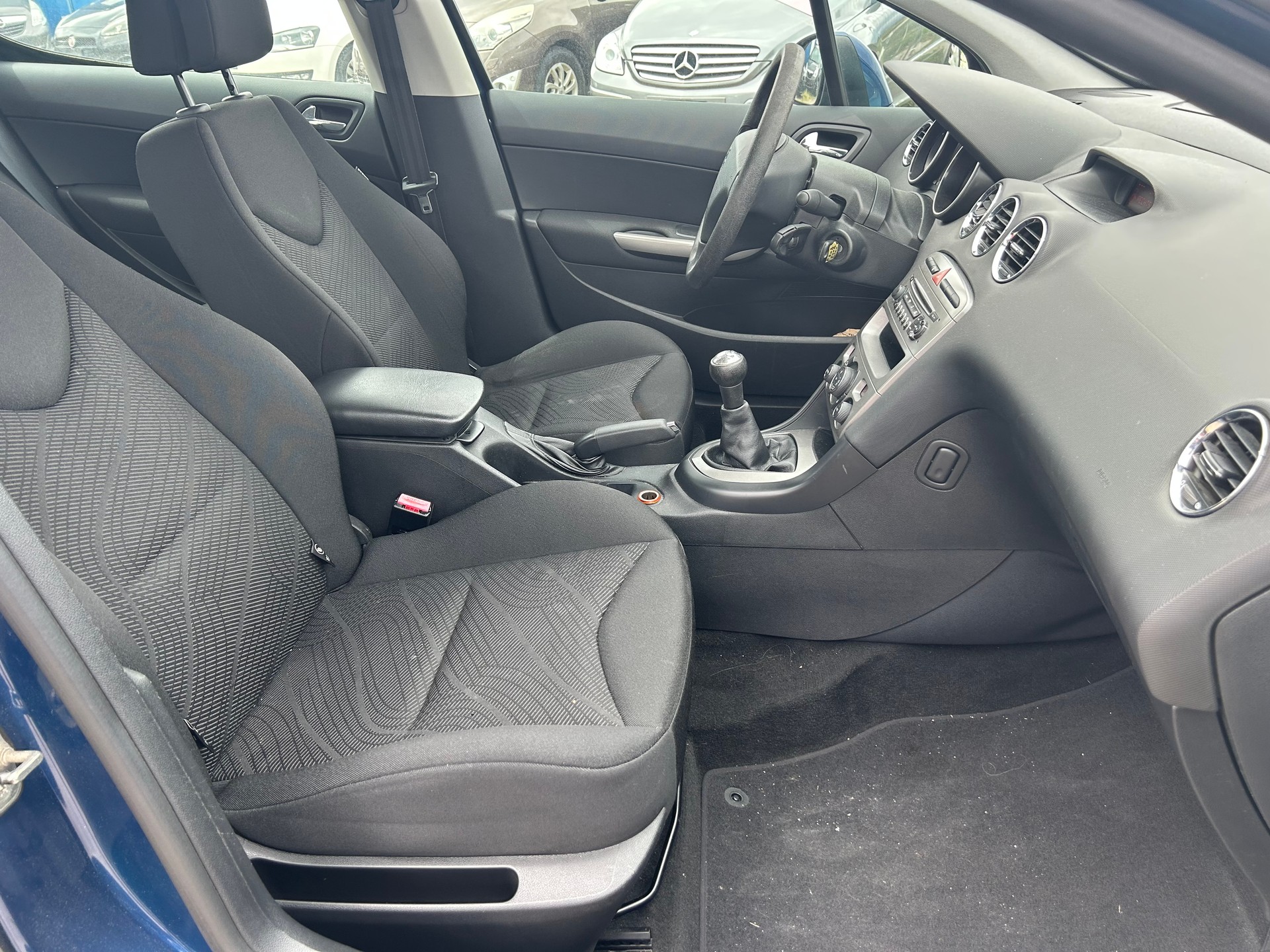 PEUGEOT 308 1.6 16V VTI Sport-image-10
