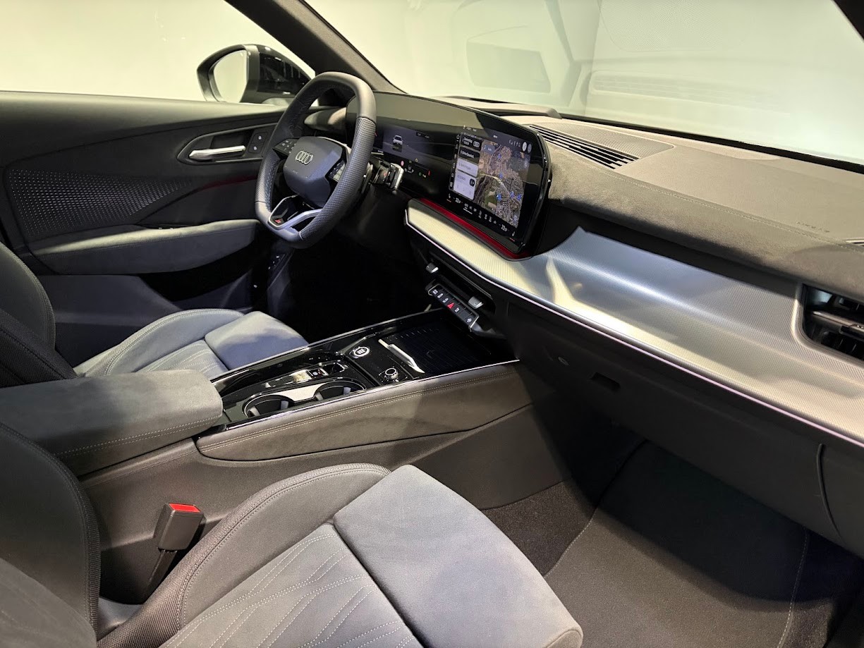 AUDI Q3 SUV TFSI quattro 195 kW S tronic-image-11