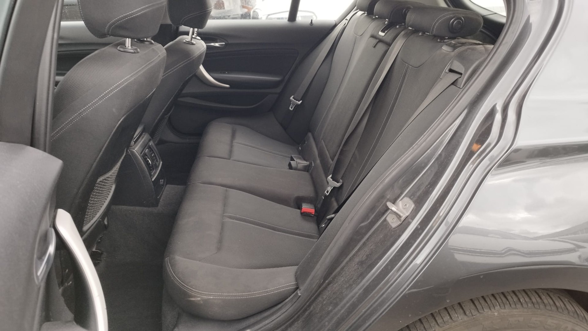BMW 120d xDrive Edition Sport Line Steptronic-image-9