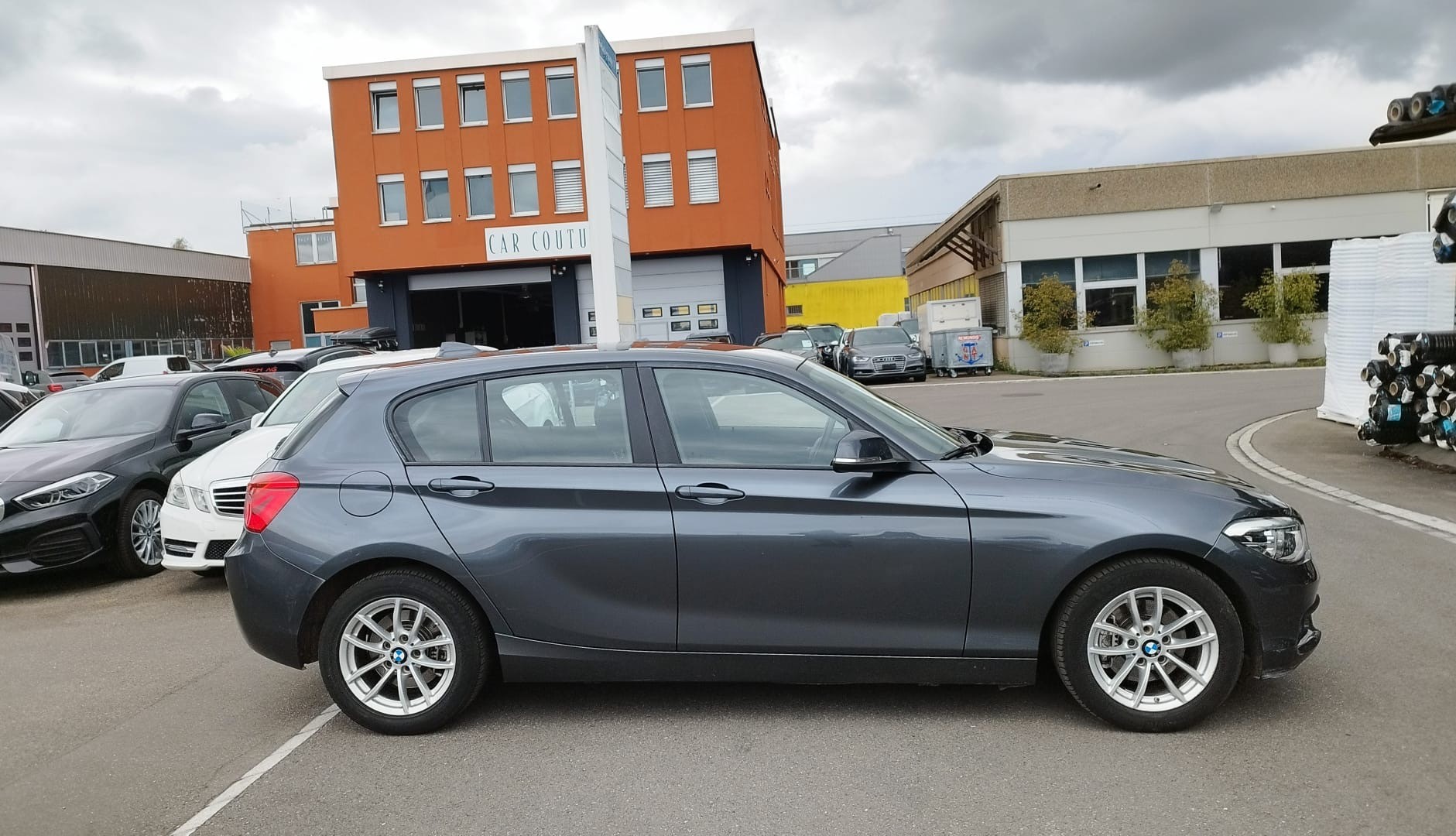 BMW 120d xDrive Edition Sport Line Steptronic-image-2